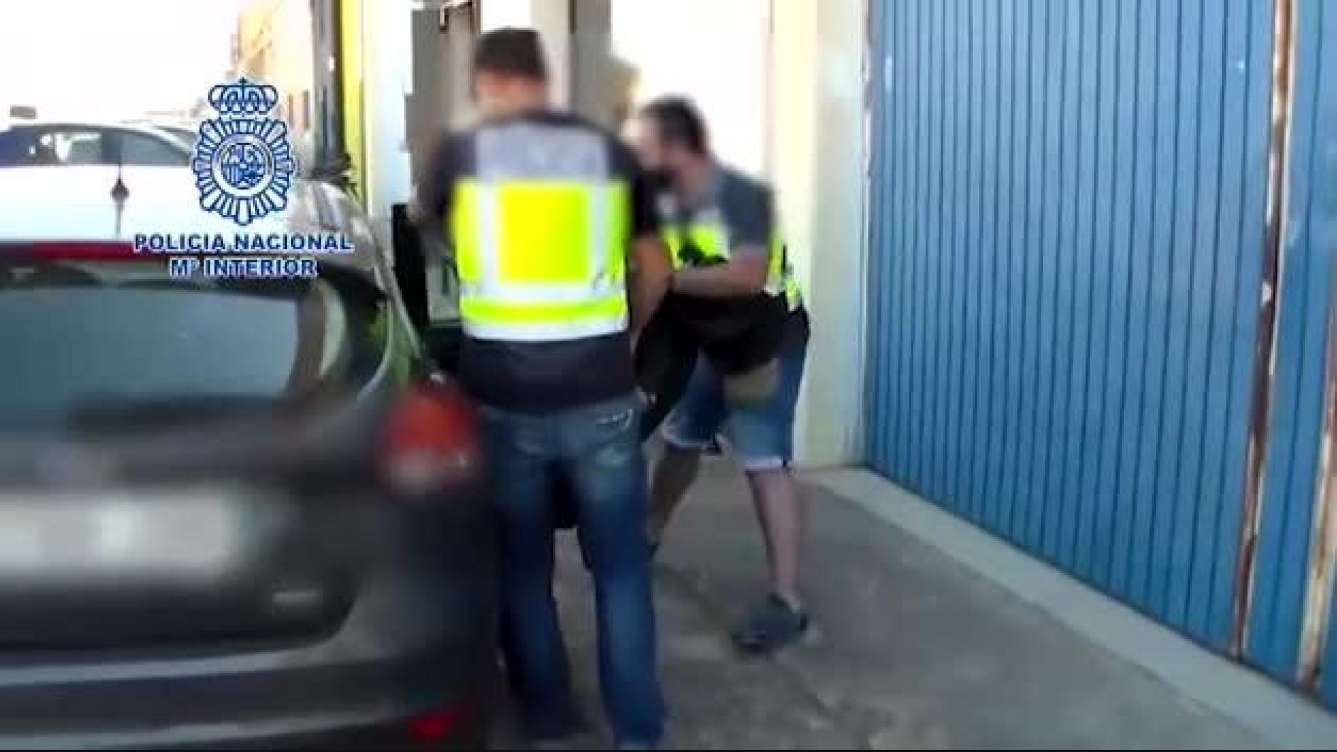Vídeo: La Policía detiene a un negacionista de la COVID-19 por incitación al odio en las redes