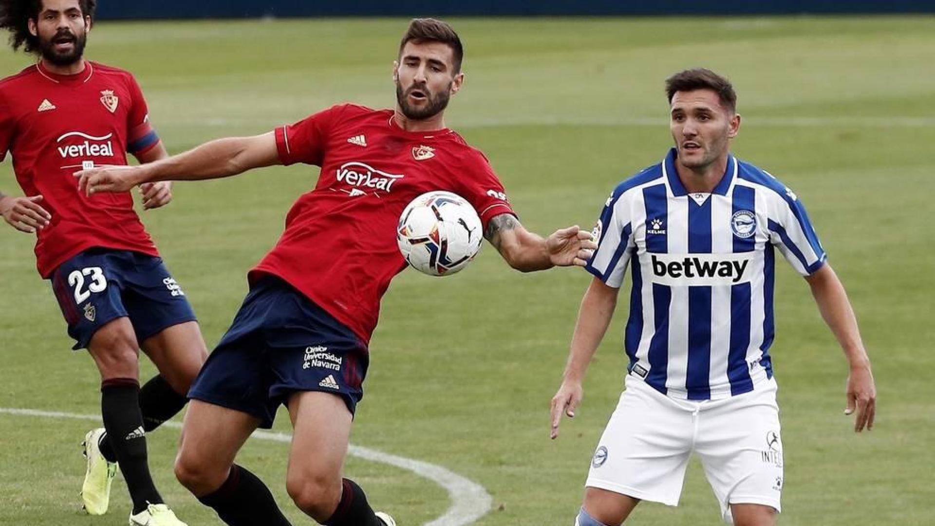 Fotos del partido amistoso de pretemporada en el que Osasuna ha ganado al Alavés por 2-1. El argentino Chimy Ávila ha sido titular en el equipo navarro tras varios meses en dique seco por una lesión.