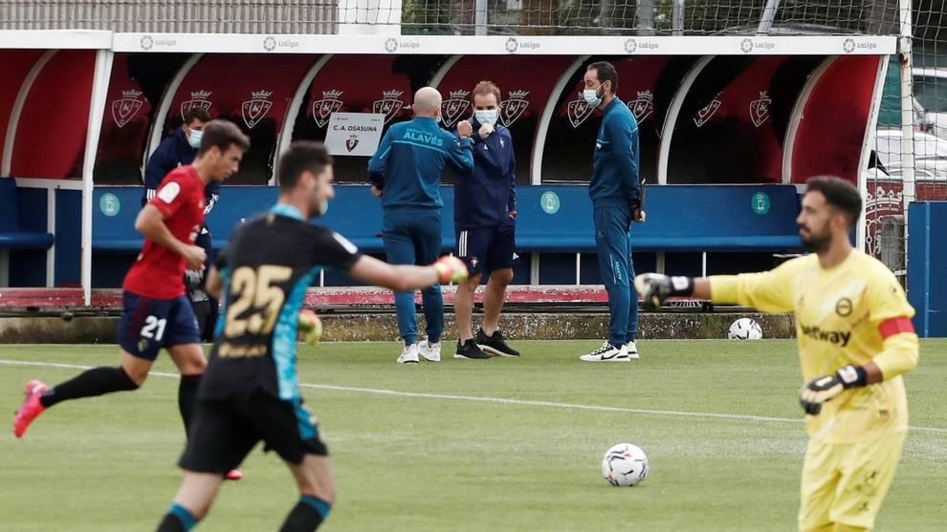 Fotos del partido amistoso de pretemporada en el que Osasuna ha ganado al Alavés por 2-1. El argentino Chimy Ávila ha sido titular en el equipo navarro tras varios meses en dique seco por una lesión.