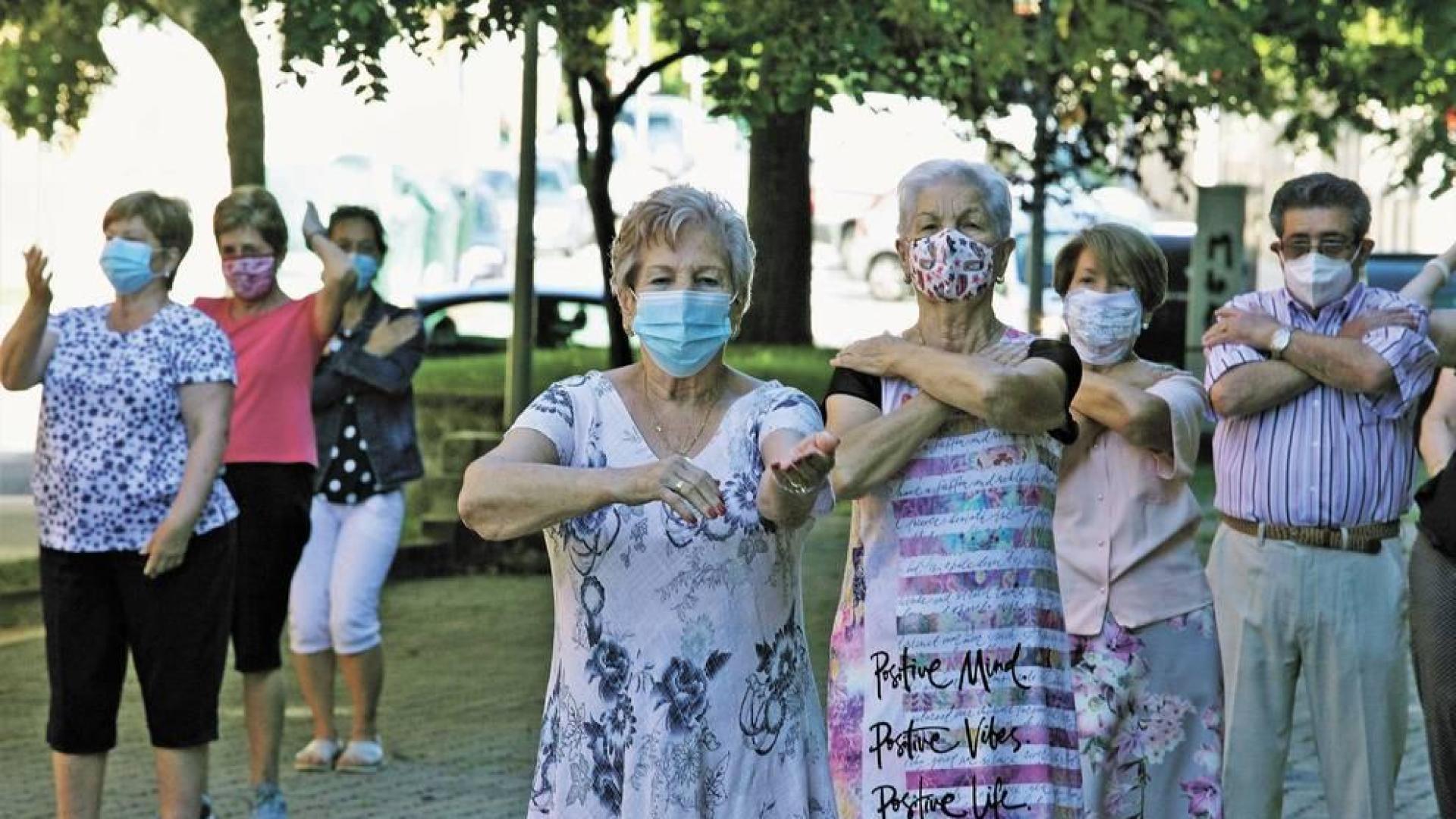 Un verano sin cartas, bingo ni tertulia en los centros de mayores