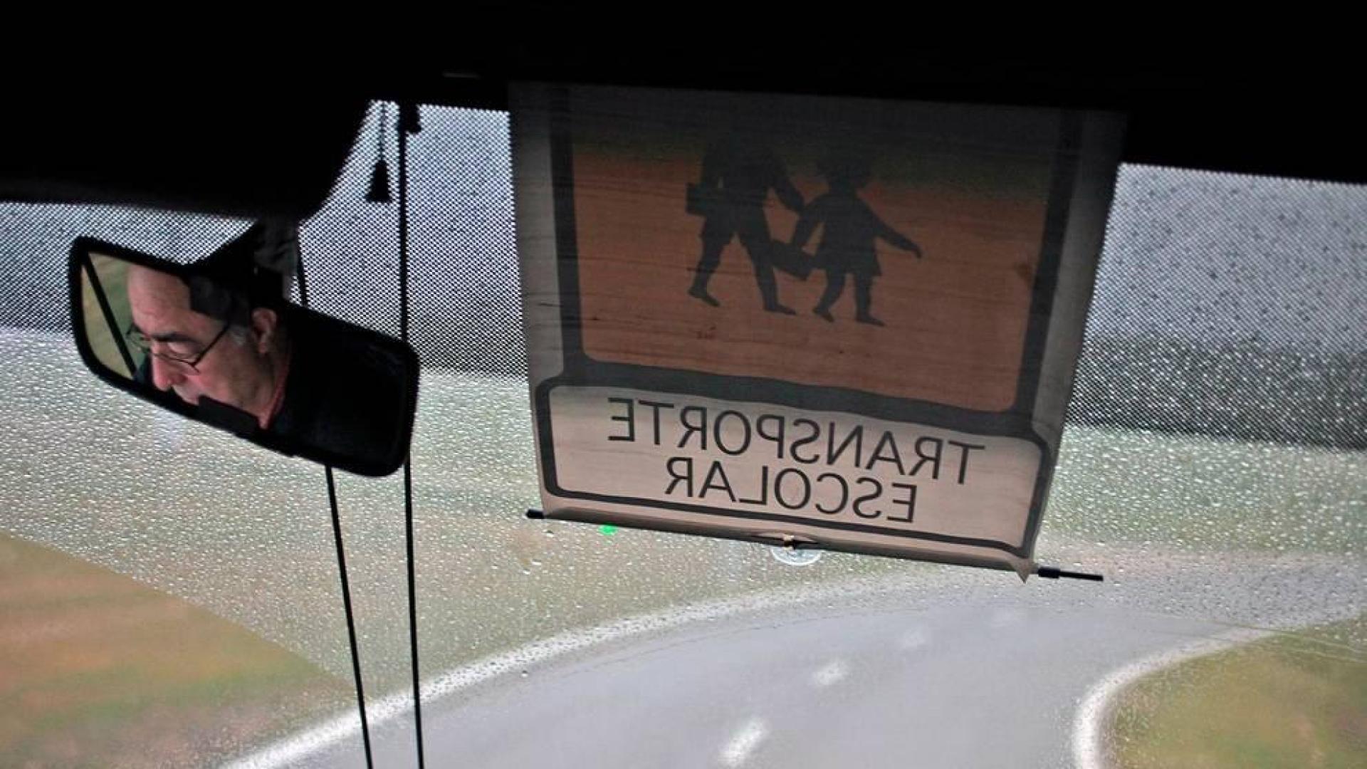 Los alumnos mayores vigilarán a los pequeños en el autobús escolar