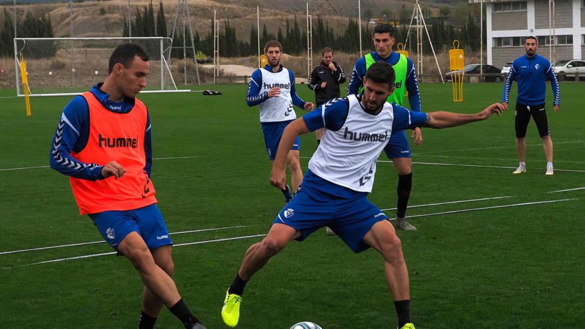 Unai García, en un entrenamiento reciente junto a Raúl Navas.