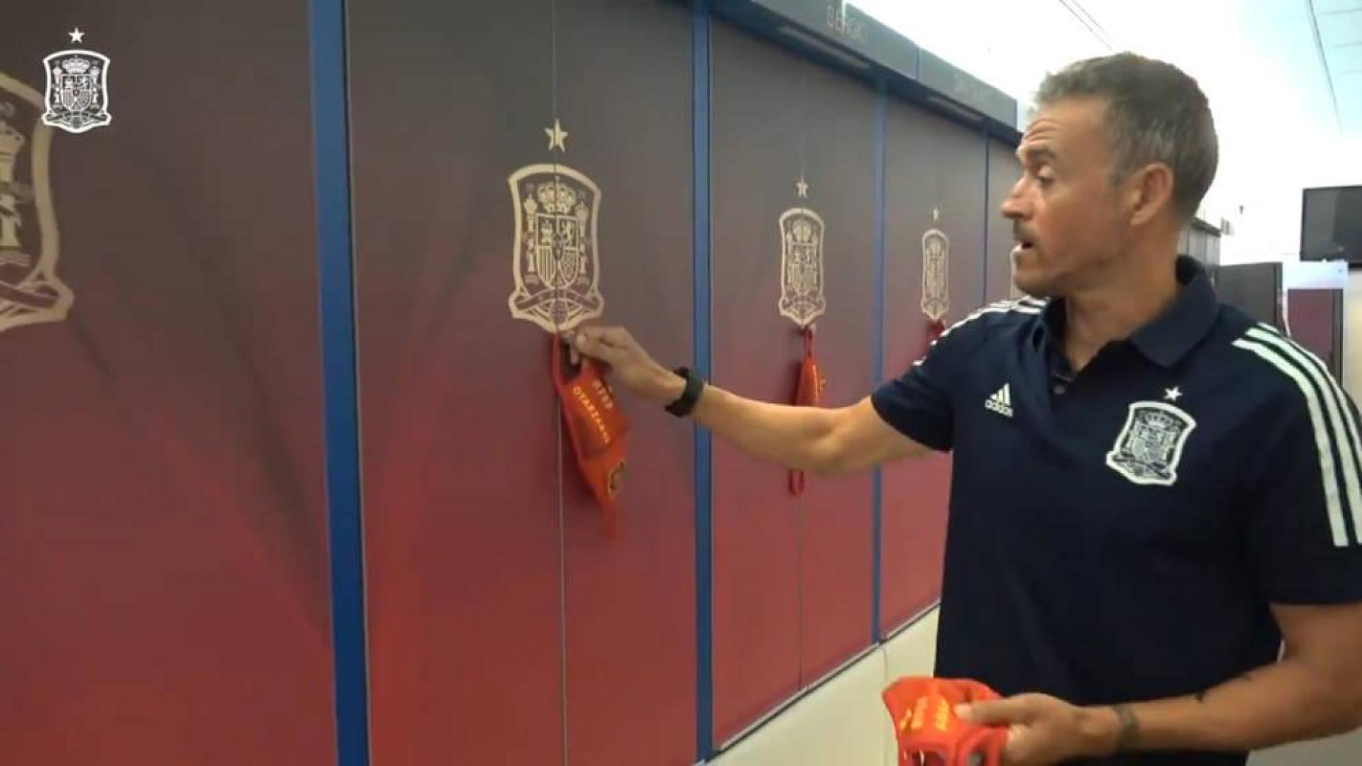 Fotografía Luis Enrique lista selección reparto mascarillas