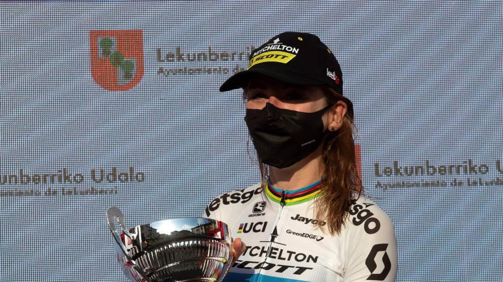 Van Vleuten repite en Pamplona