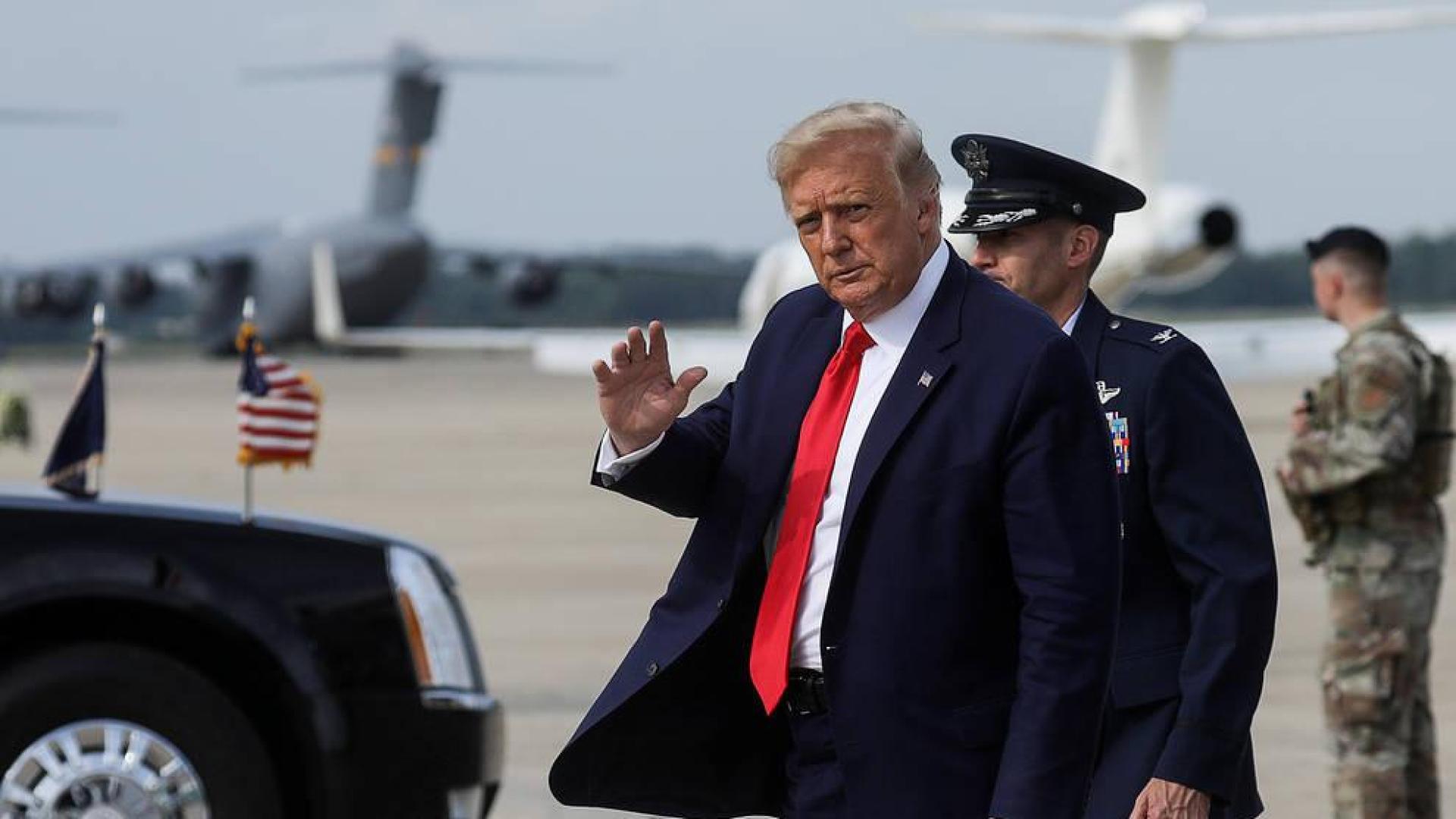 Donald Trump alienta a los estadounidenses a cometer fraude electoral votando 2 veces
