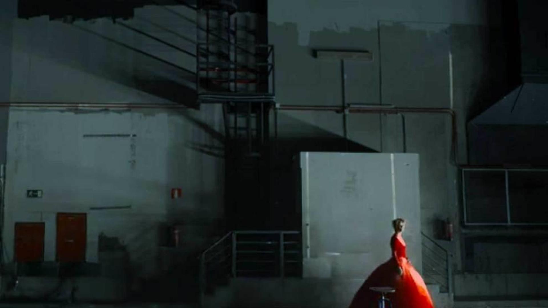 Tilda Swinton y un Balenciaga a las órdenes de Álmodovar