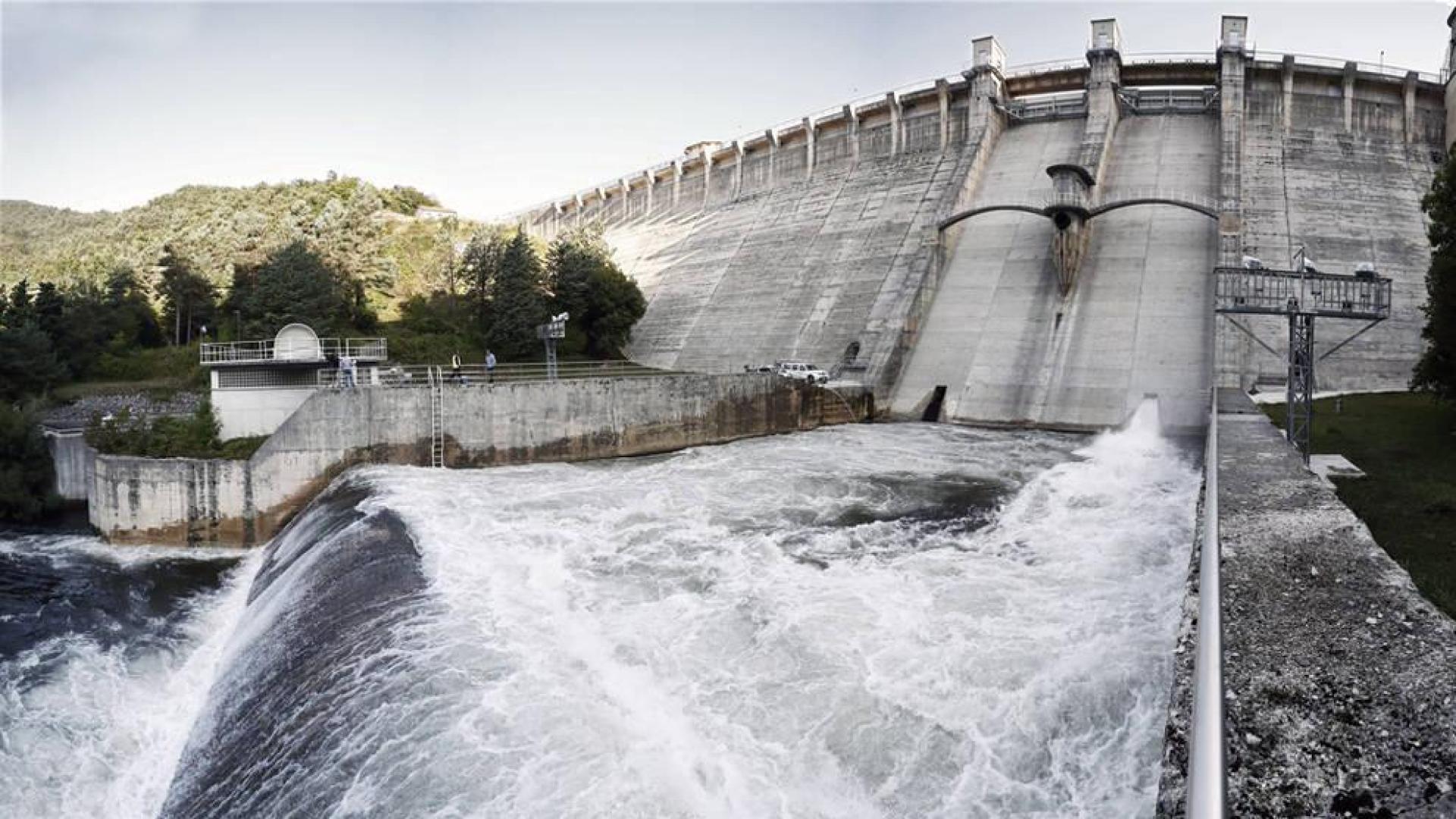 Eugi desembalsa 130.000 m3 del fondo para mejorar la calidad del agua suministrada