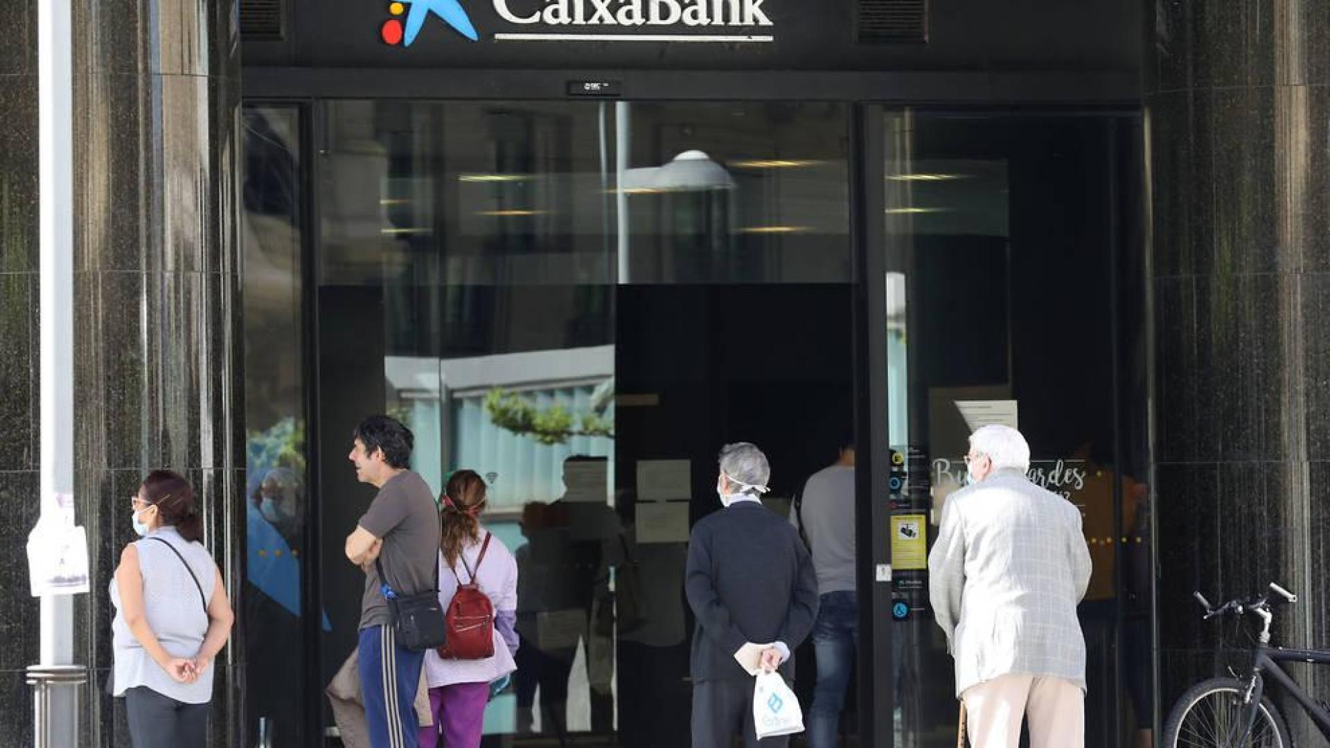 La fusión de Caixabank y Bankia tendría un bajo impacto en la red financiera de Navarra