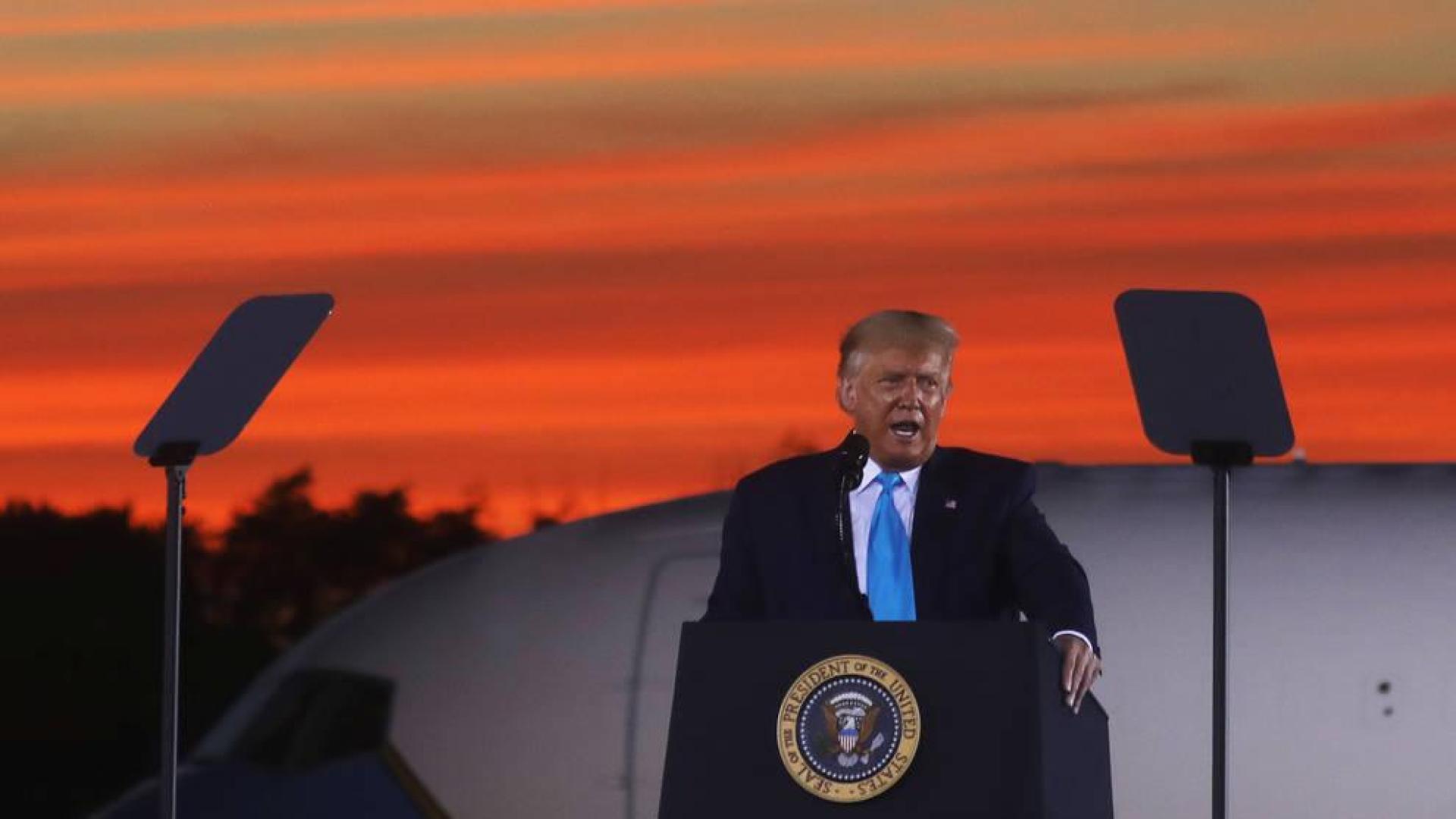 Trump confía en poder empezar a distribuir la vacuna para "finales de octubre"