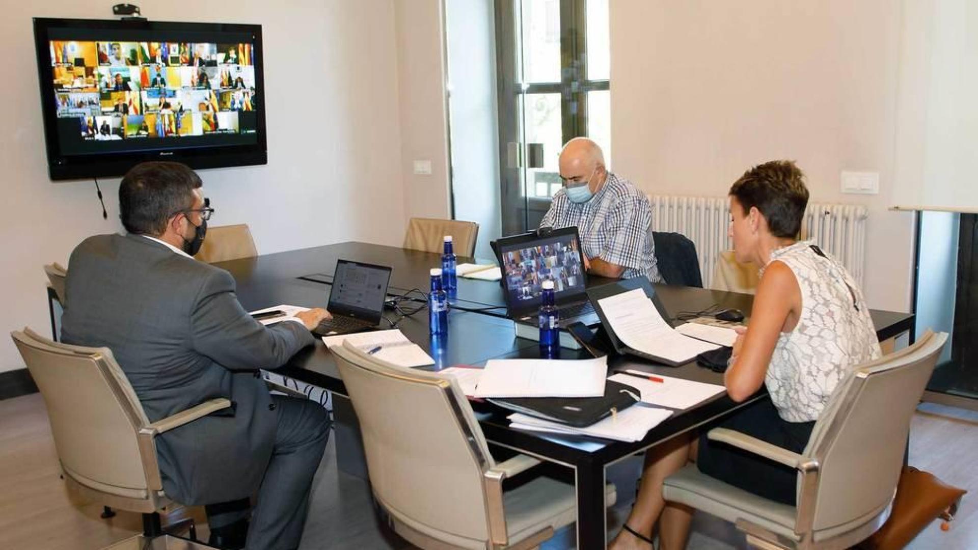 La Presidenta de Navarra demanda medidas extraordinarias que favorezcan la conciliación laboral y familiar ante la actual situación de la pandemia