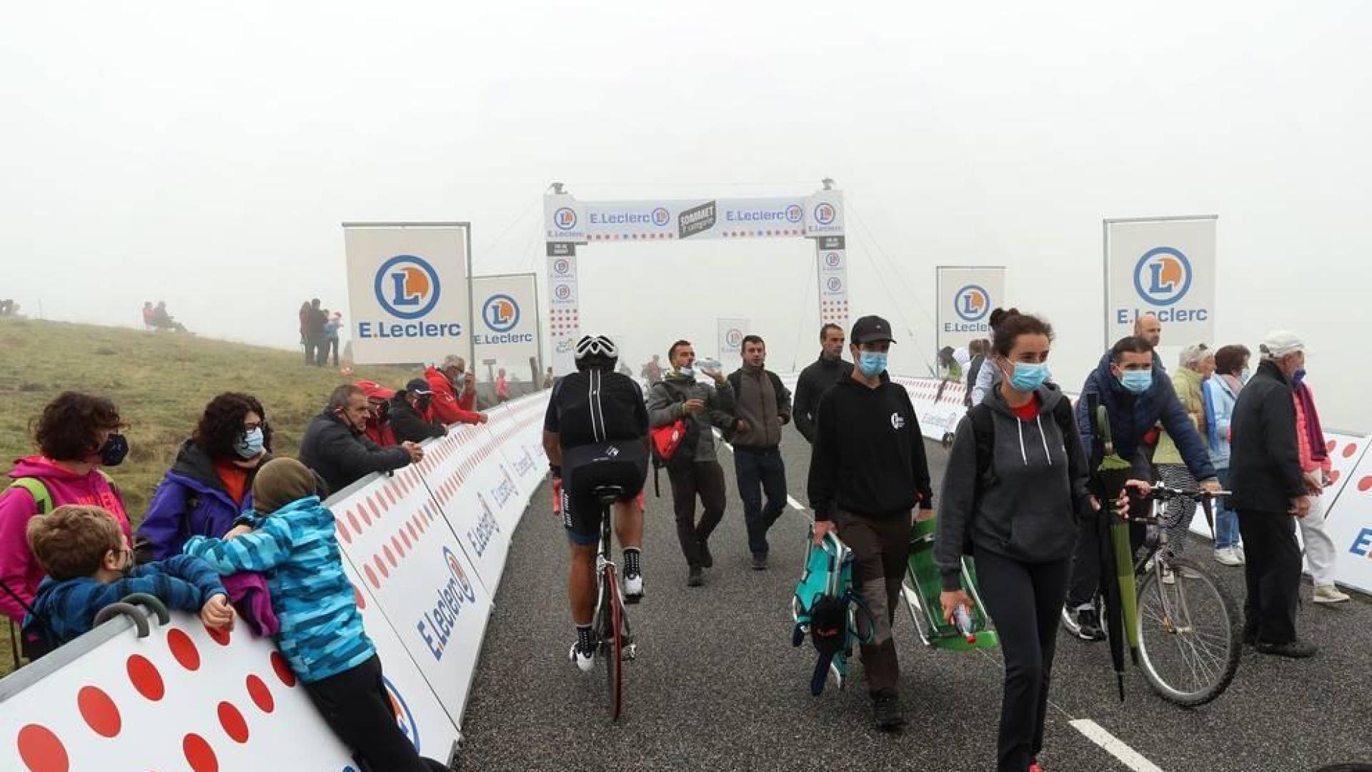 El esloveno Tadej Pogacar se impuso este domingo en la segunda etapa pirenaica del Tour de Francia por delante de su compatriota Primoz Roglic, que conquistó el maillot amarillo de líder.