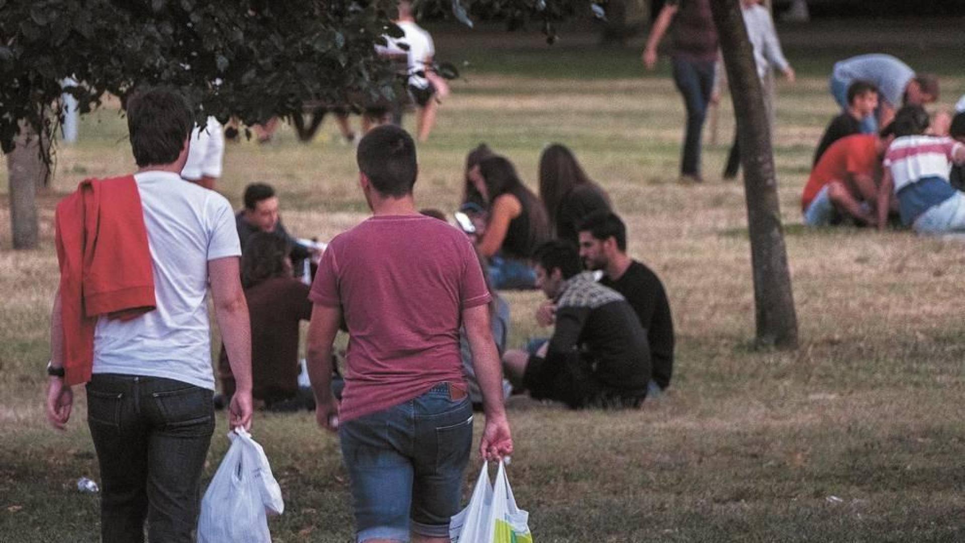 Navarra endurecerá las multas con los botellones y revisa más medidas para aforos y limitaciones