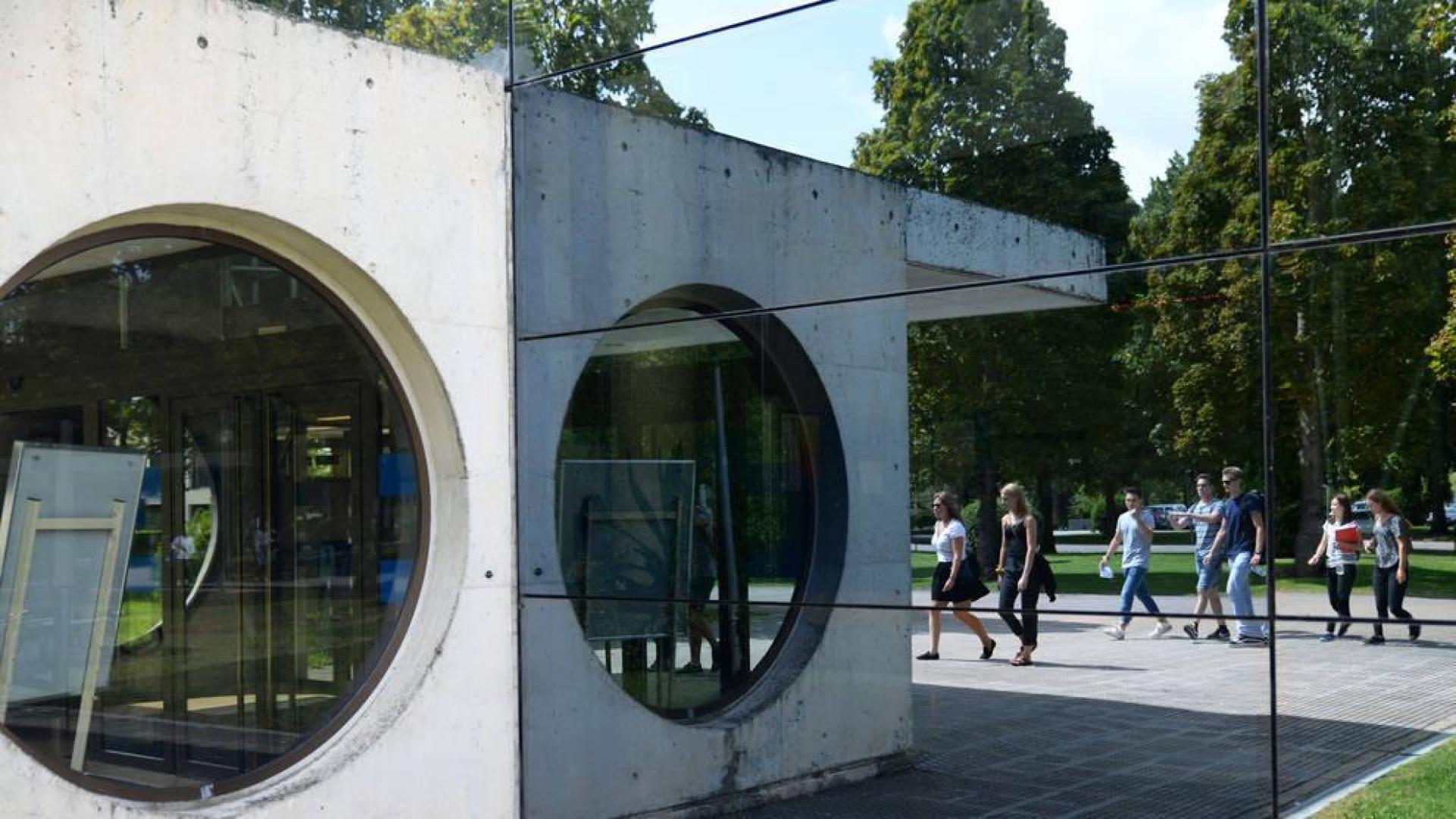 La UPNA convoca las becas Ruiseñor y la UN abre el VI "campus inclusivo"