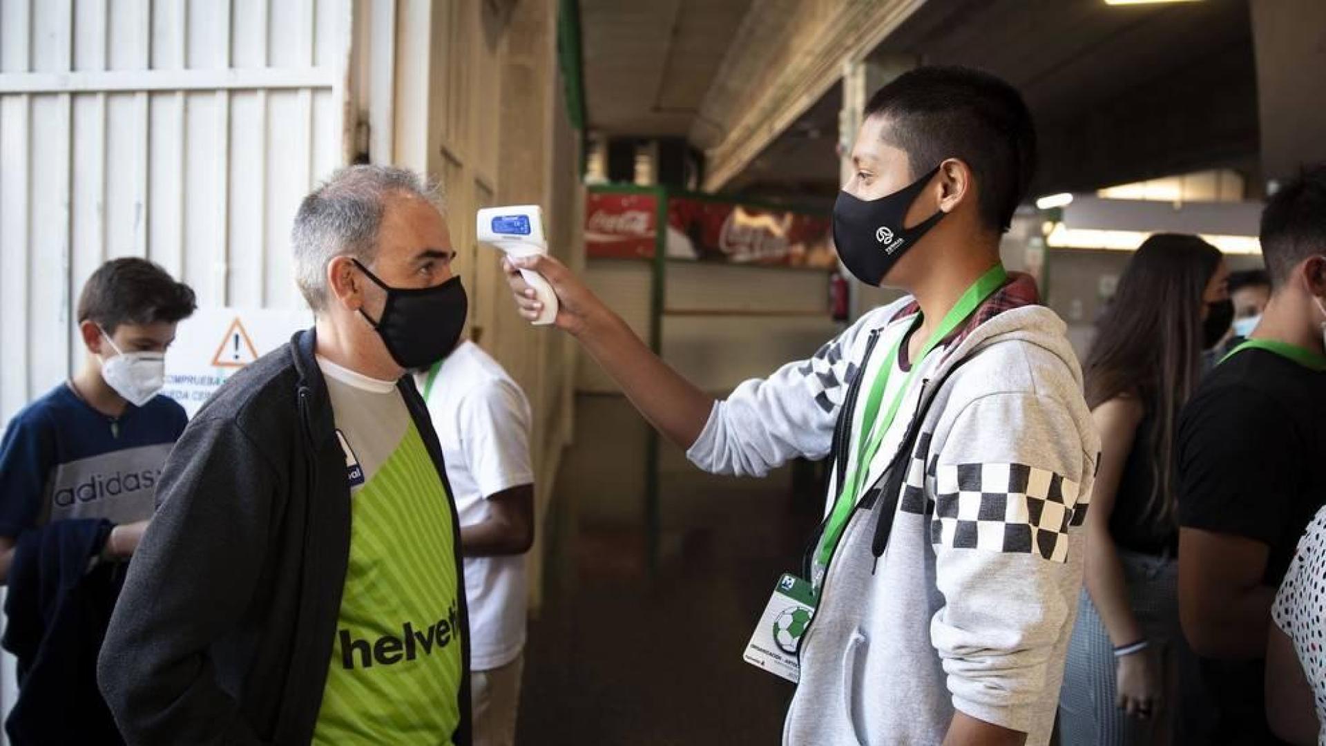Seis meses y medio después, volvió el balonmano a Anaitasuna. Eso sí, fue un reencuentro extraño, frío y marcado por el riguroso protocolo de seguridad