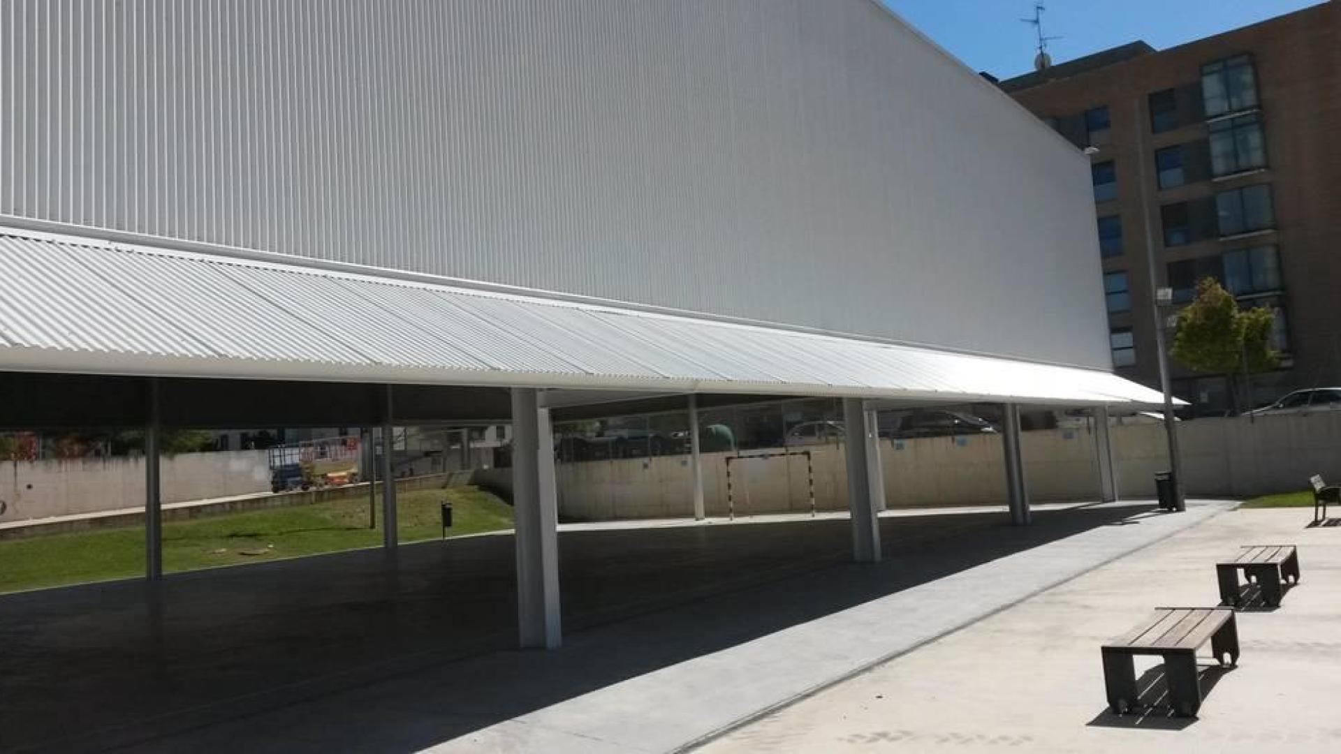 Nuevo alero de la pista deportiva del C.P. Buztintxuri