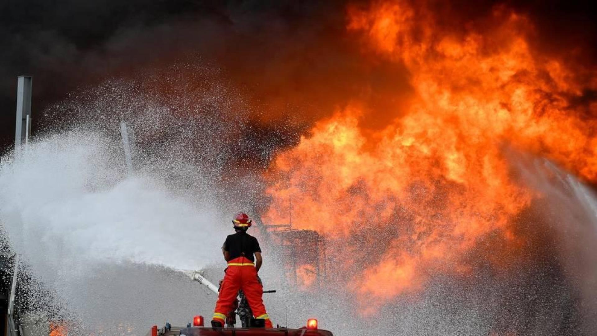 Nuevo incendio en el puerto de Beirut un mes después de la explosión