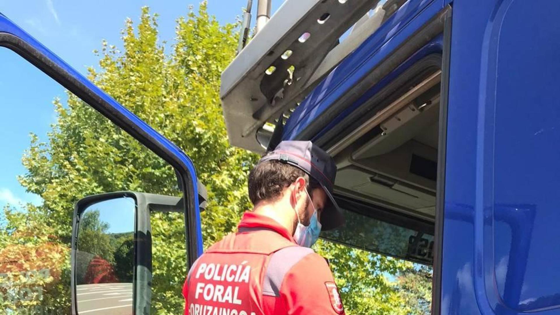 Denunciado por circular con una niña sin cinturón y dar positivo en drogas