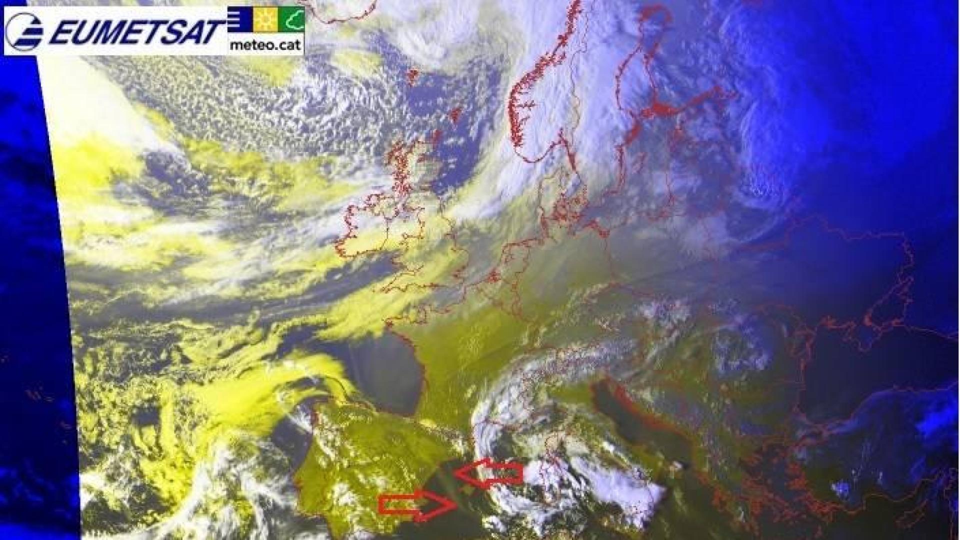 El humo de los incendios de EE UU cruza la península y llega a Baleares