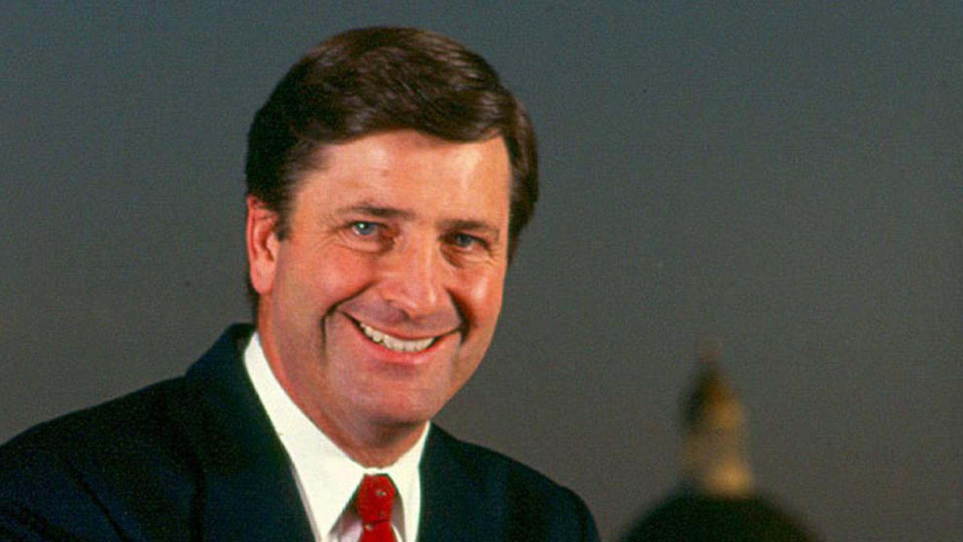 John Garamendi, miembro de la Cámara de Representantes de origen español que no entra dentro de la calificación de "blanco".