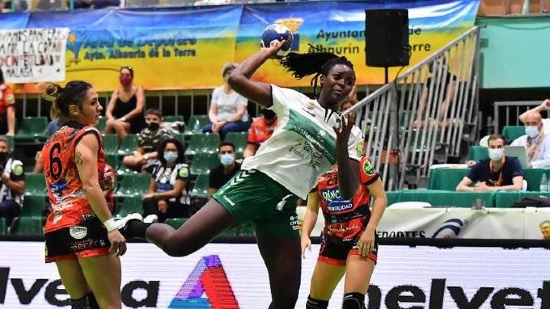 Lysa Tchaptchet se une a las 'Guerreras'
