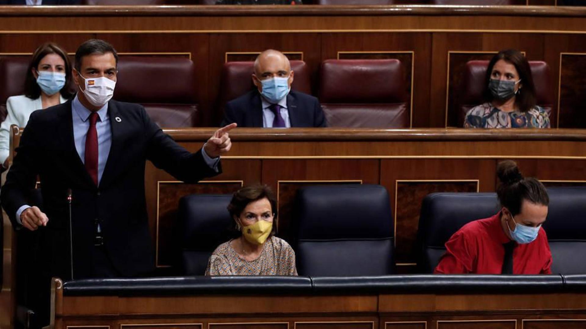 Sánchez reprocha a Casado "la corrupción del PP" y éste le acusa de usar a la Fiscalía