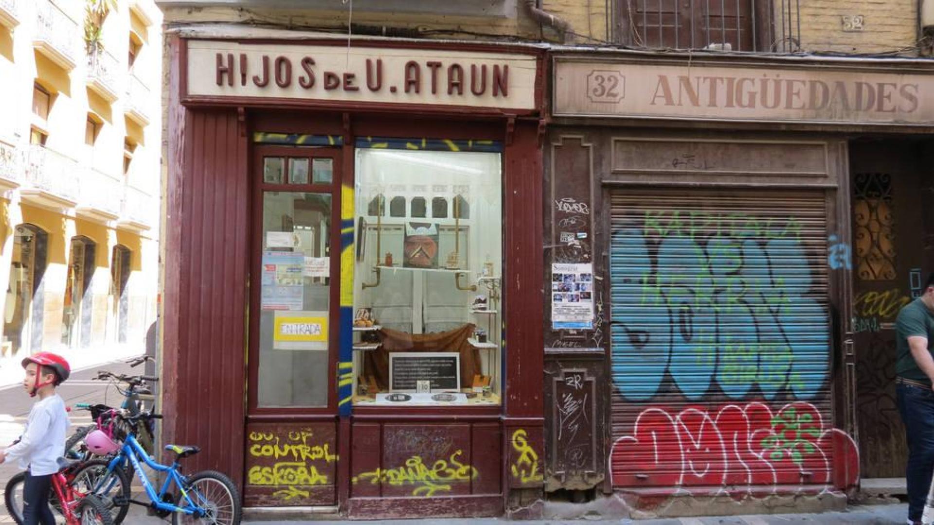 Casa Atáun y La Algodonera, dos históricos de la calle Mayor que cierran
