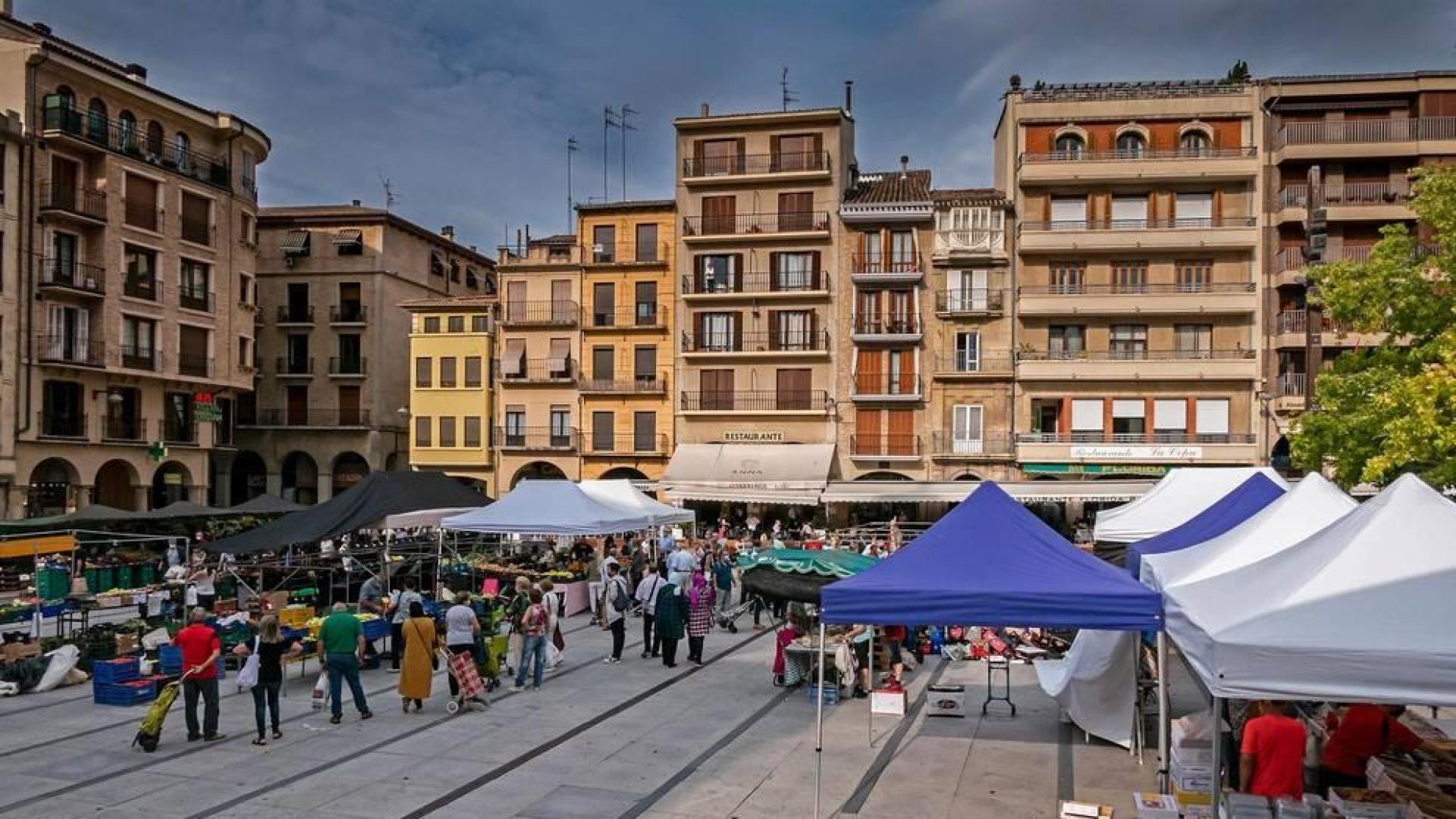 Clamor en el mercado de Estella al quedar fuera la mitad de los puestos