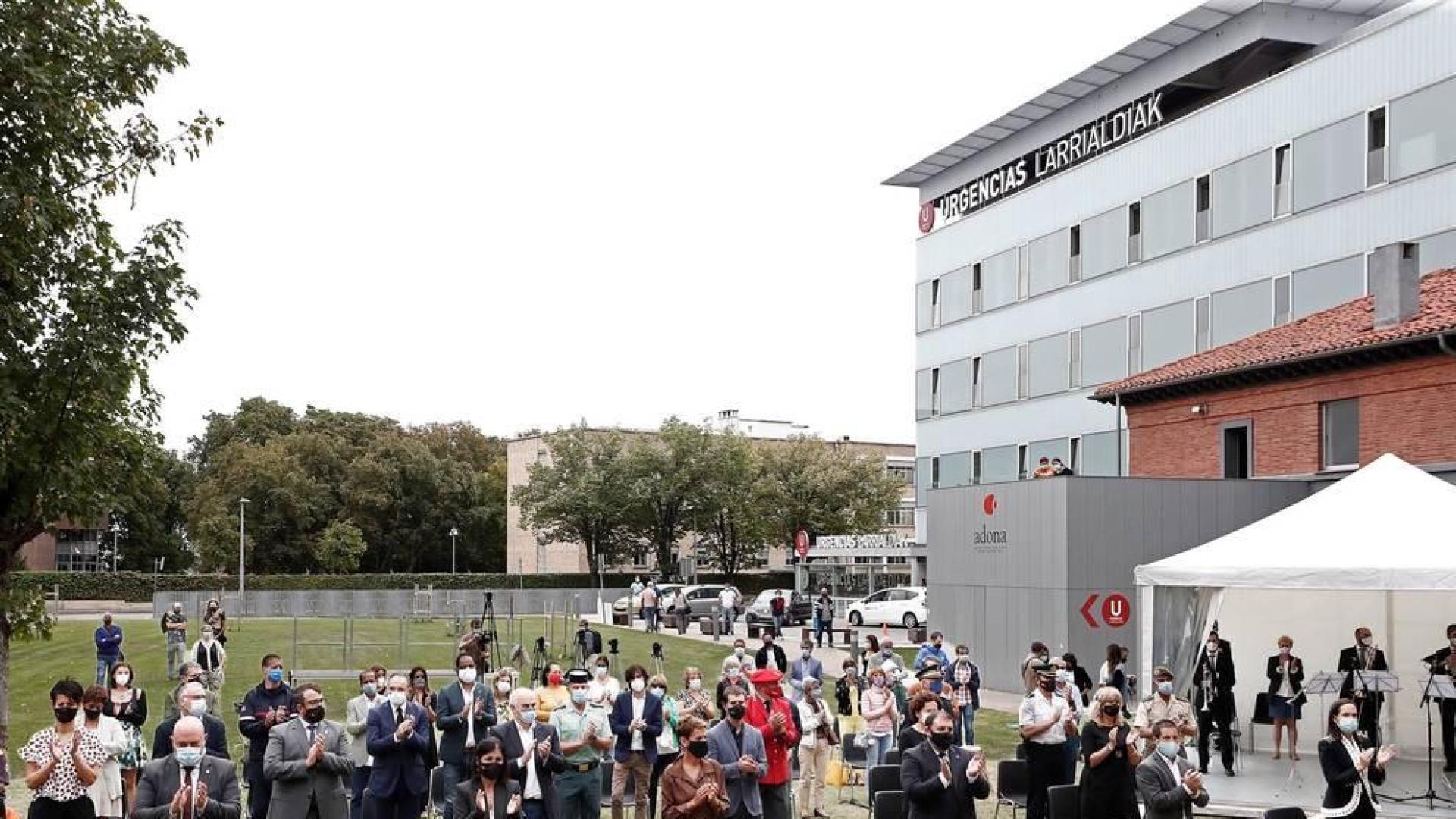 Navarra recuerda a las víctimas de la covid-19 y reconoce la labor de profesionales y voluntarios