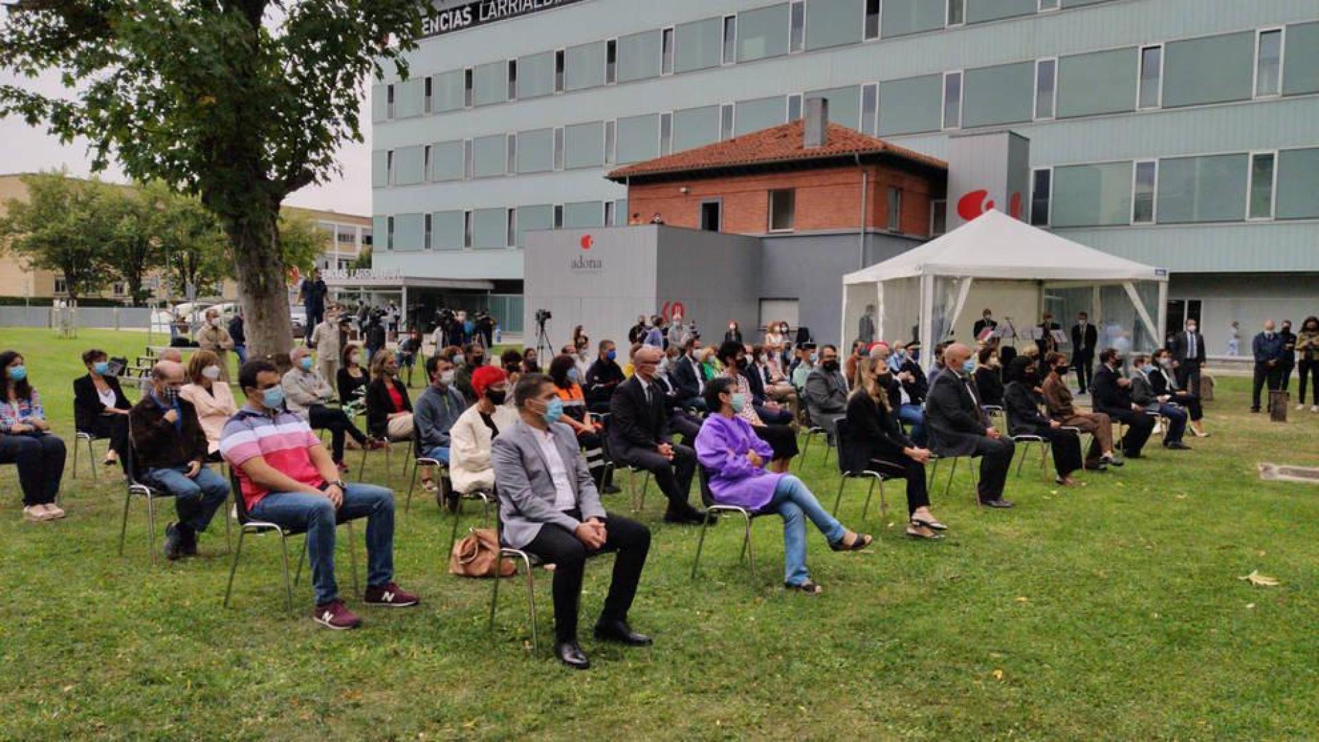 Navarra recuerda a las víctimas y reconoce la labor de profesionales y voluntarios