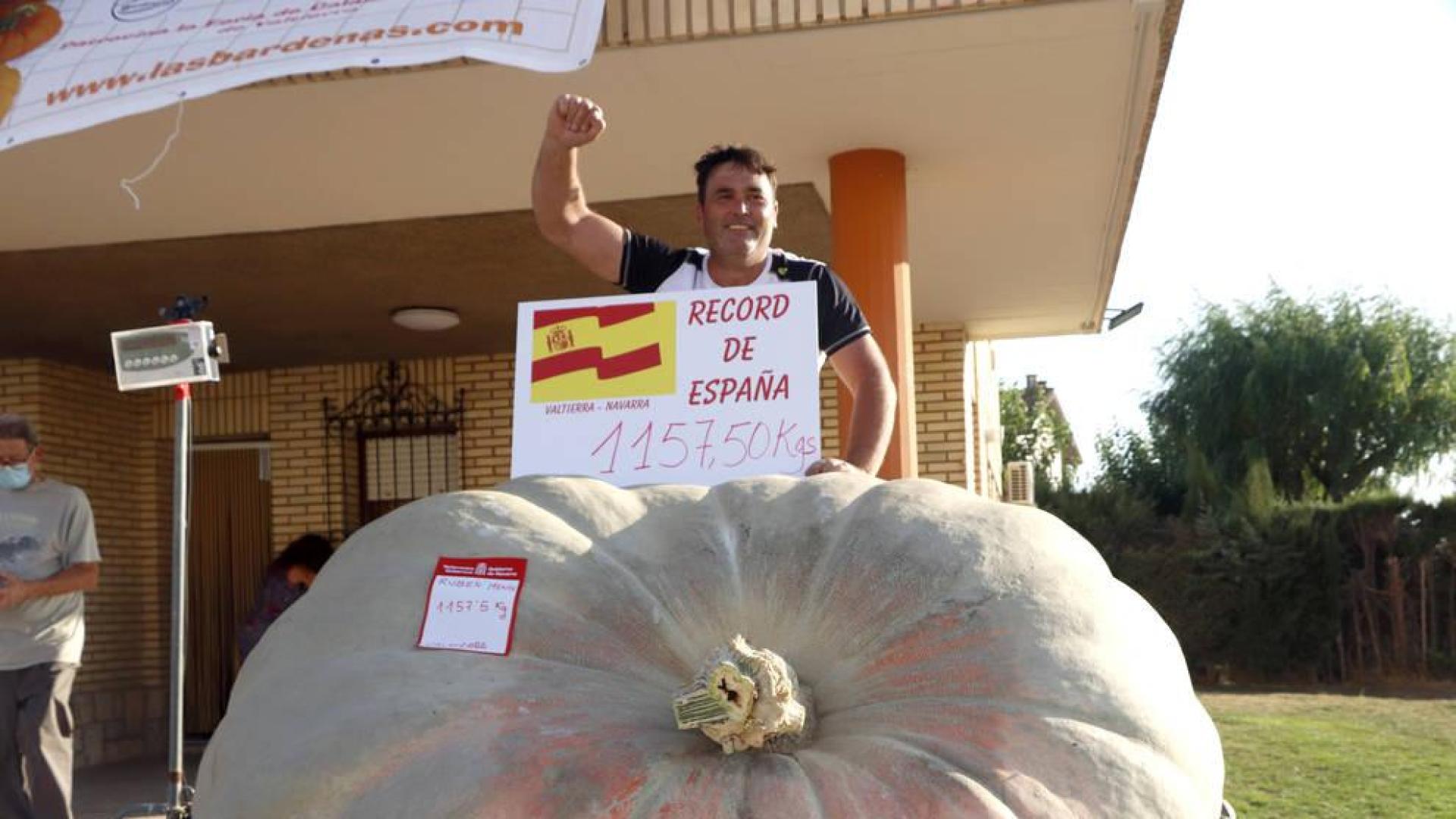 Rubén Mendi vuelve a ganar el Concurso de Calabazas Gigantes de Valtierra