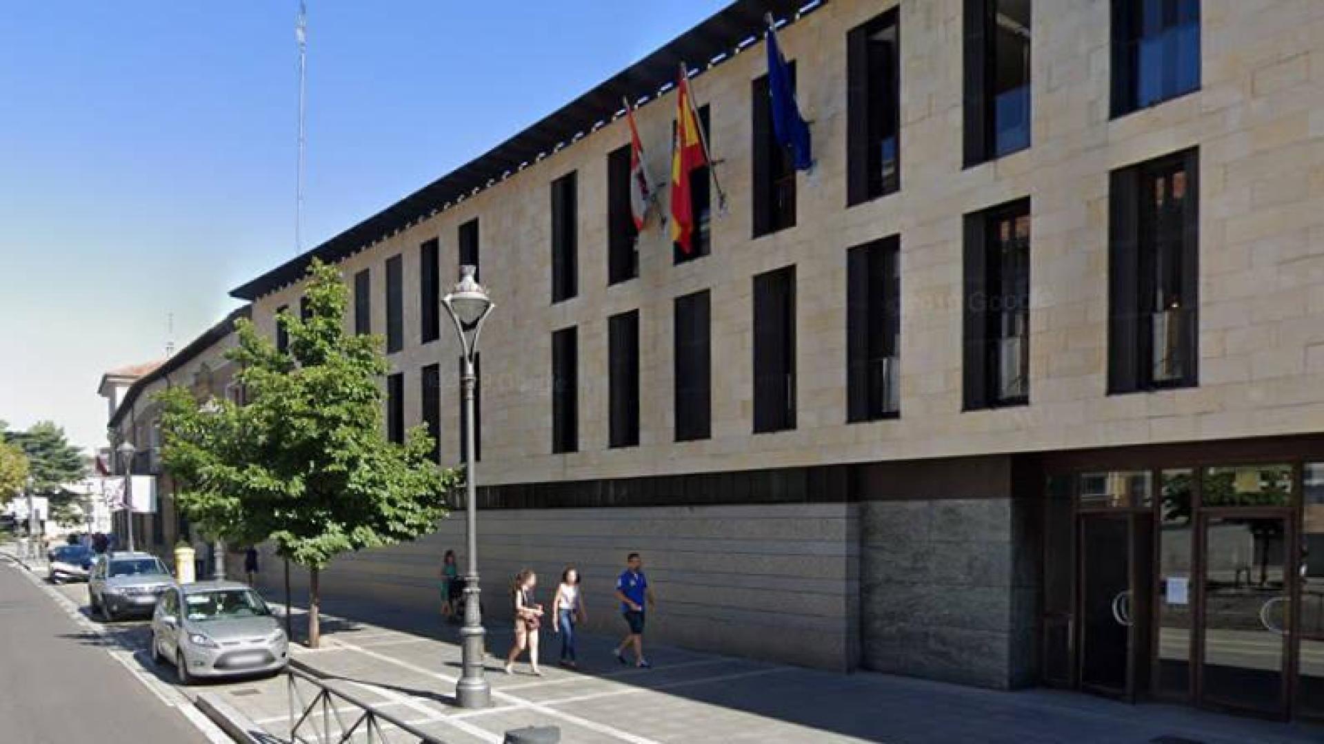 Orden de detención para la directora de una residencia que robó en casa de un interno nada más morir