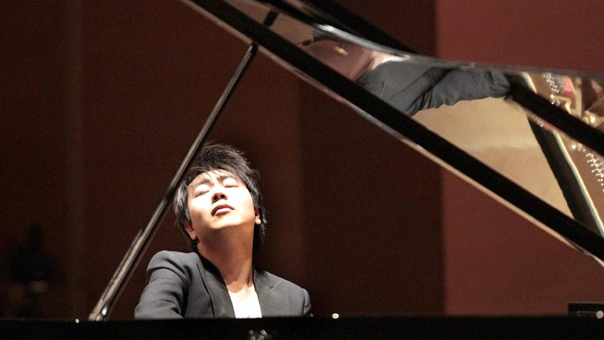 Lang Lang pone en pie al público del Palau en Valencia