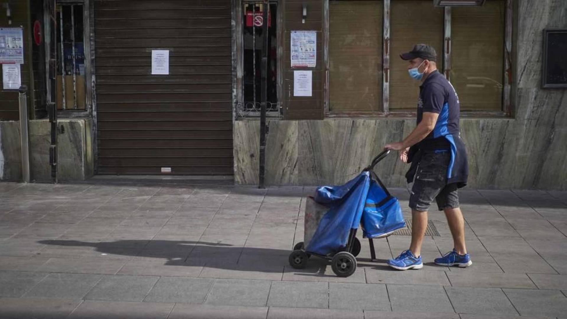 Nadie puede entrar o salir de la localidad salvo por motivos laborales, sanitarios, educativos o de cuidado de personas dependientes.