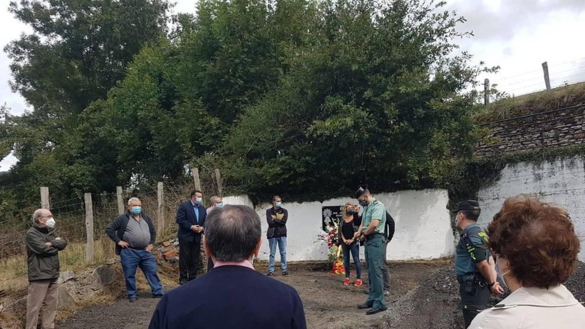 Un momento del acto, este jueves al mediodía, en recuerdo del guardia civil asesinado en 2002.