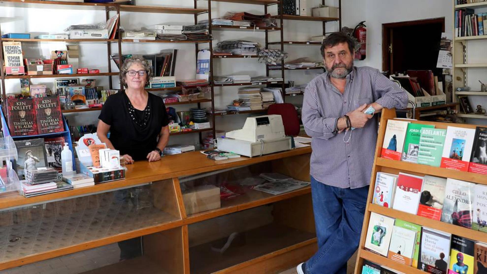 Cierra, tras 40 años vendiendo diarios, la librería de la calle Pedro I