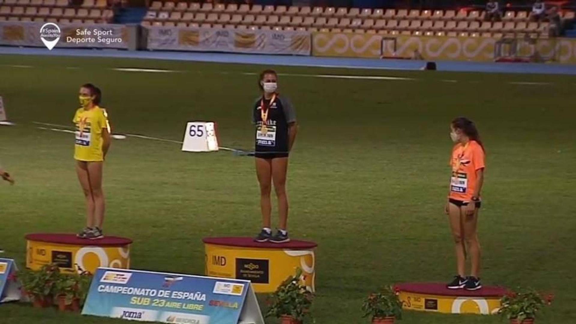 Podio de los 3.000 obstáculos con la navarra Maite González en lo más alto.