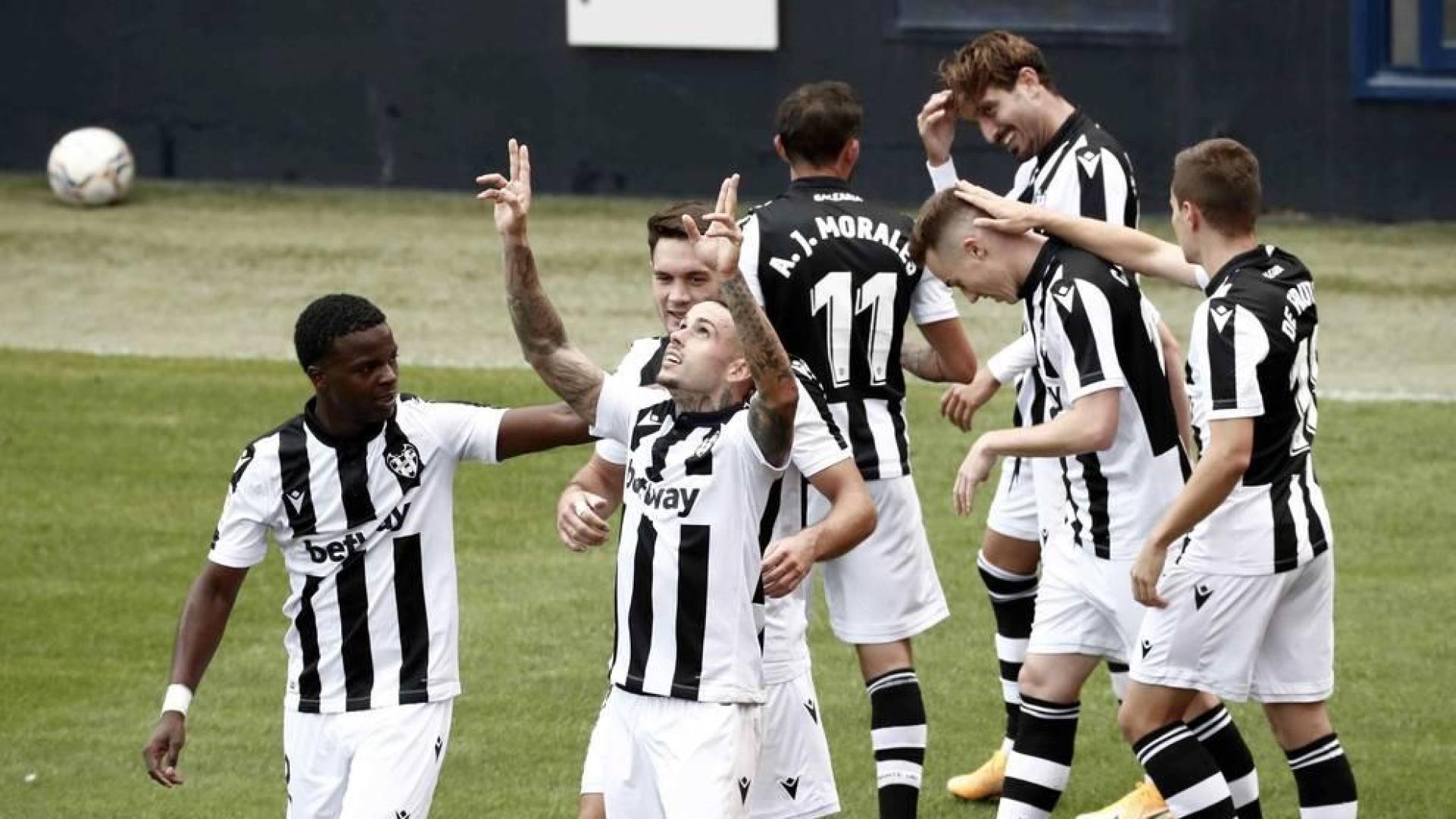 Roger celebra el segundo gol del Levante.