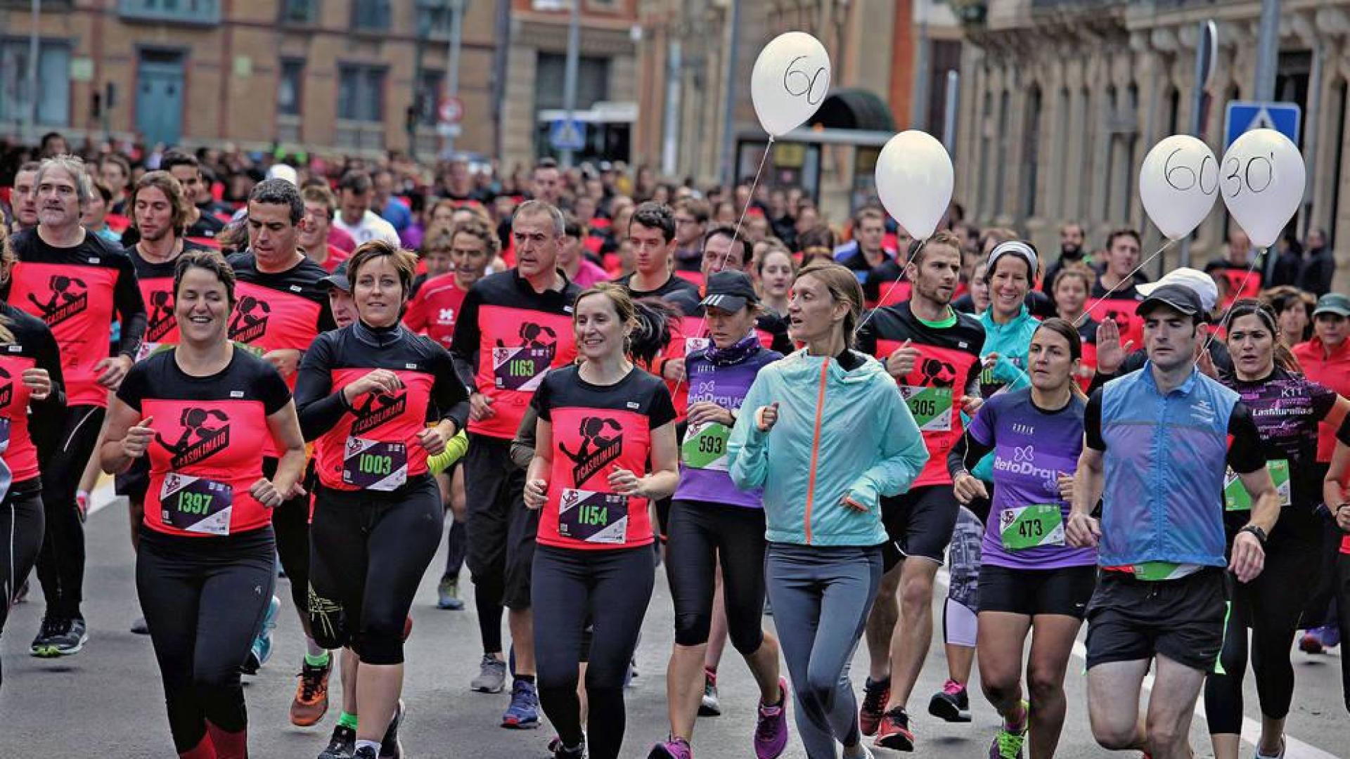 Imagen de una edición de la carrera solidaria de Anfas por las calles de Pamplona.
