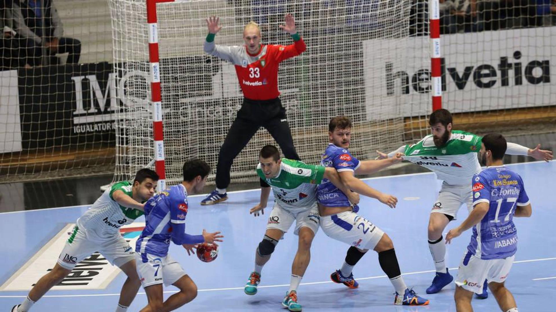 La defensa y portería del Helvetia, claves en la primera victoria del equipo ante el Cisne del pasado sábado.