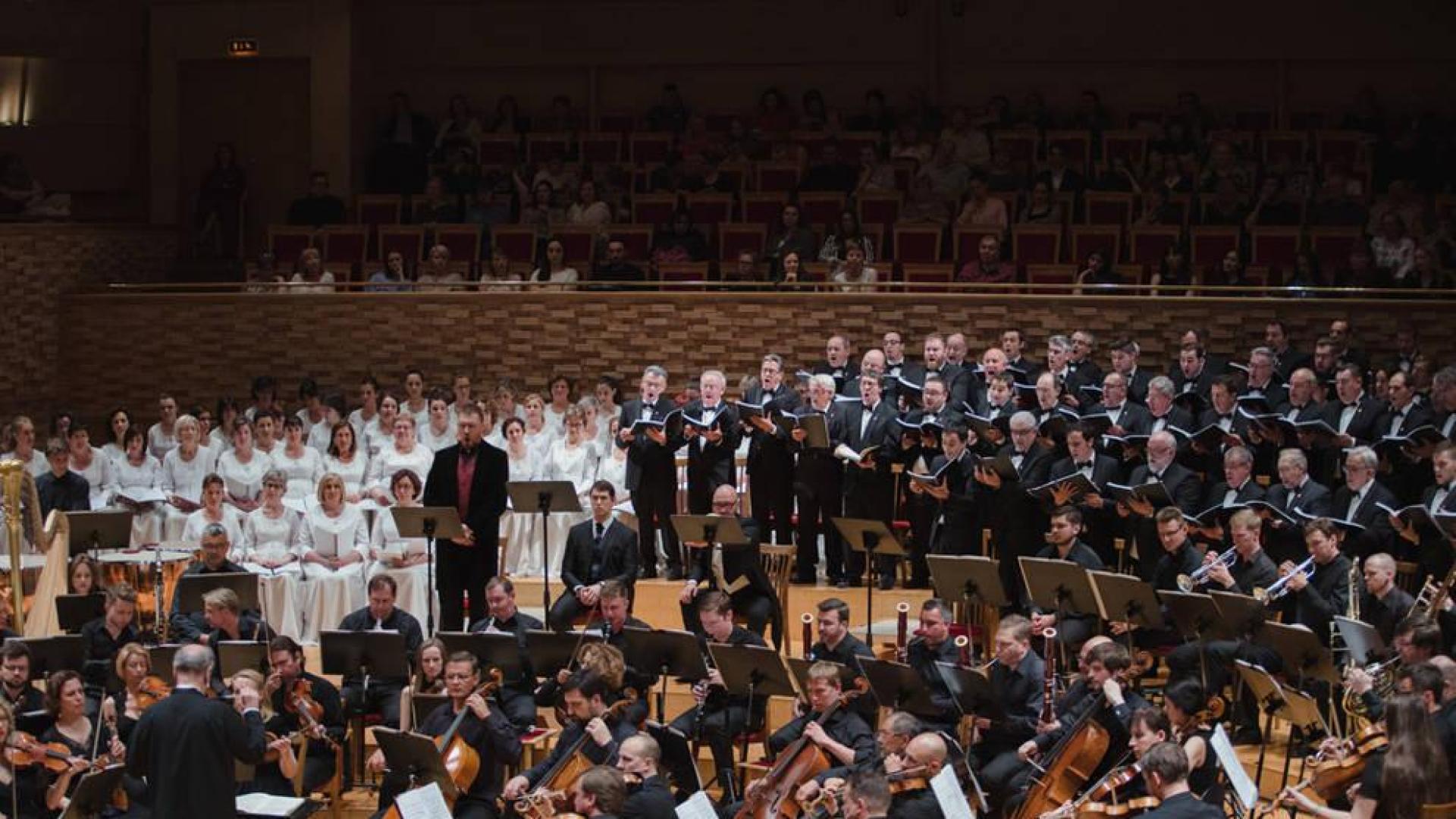 El Orfeón Pamplonés debuta y cautiva en el festival ruso 'Noches Blancas'