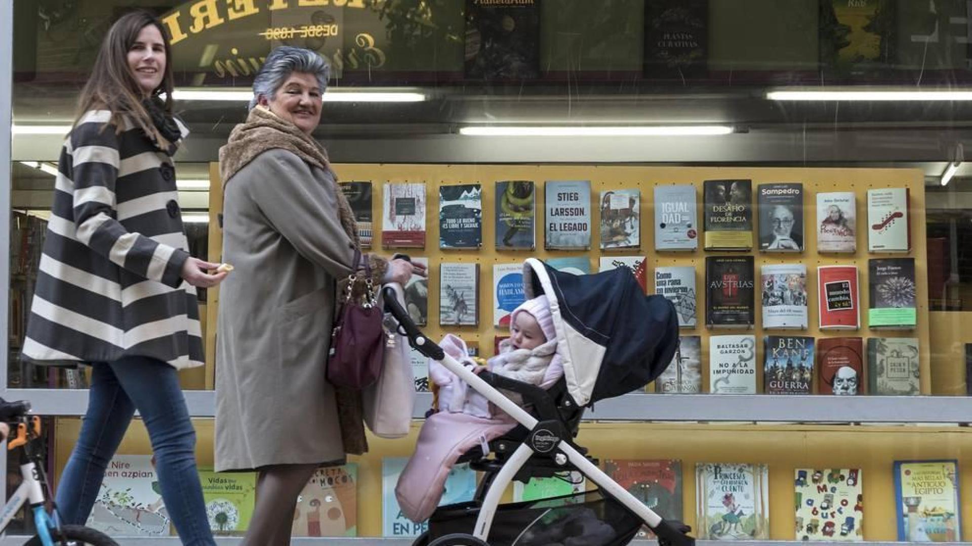 El comercio de Estella hace de sus escaparates una ruta literaria