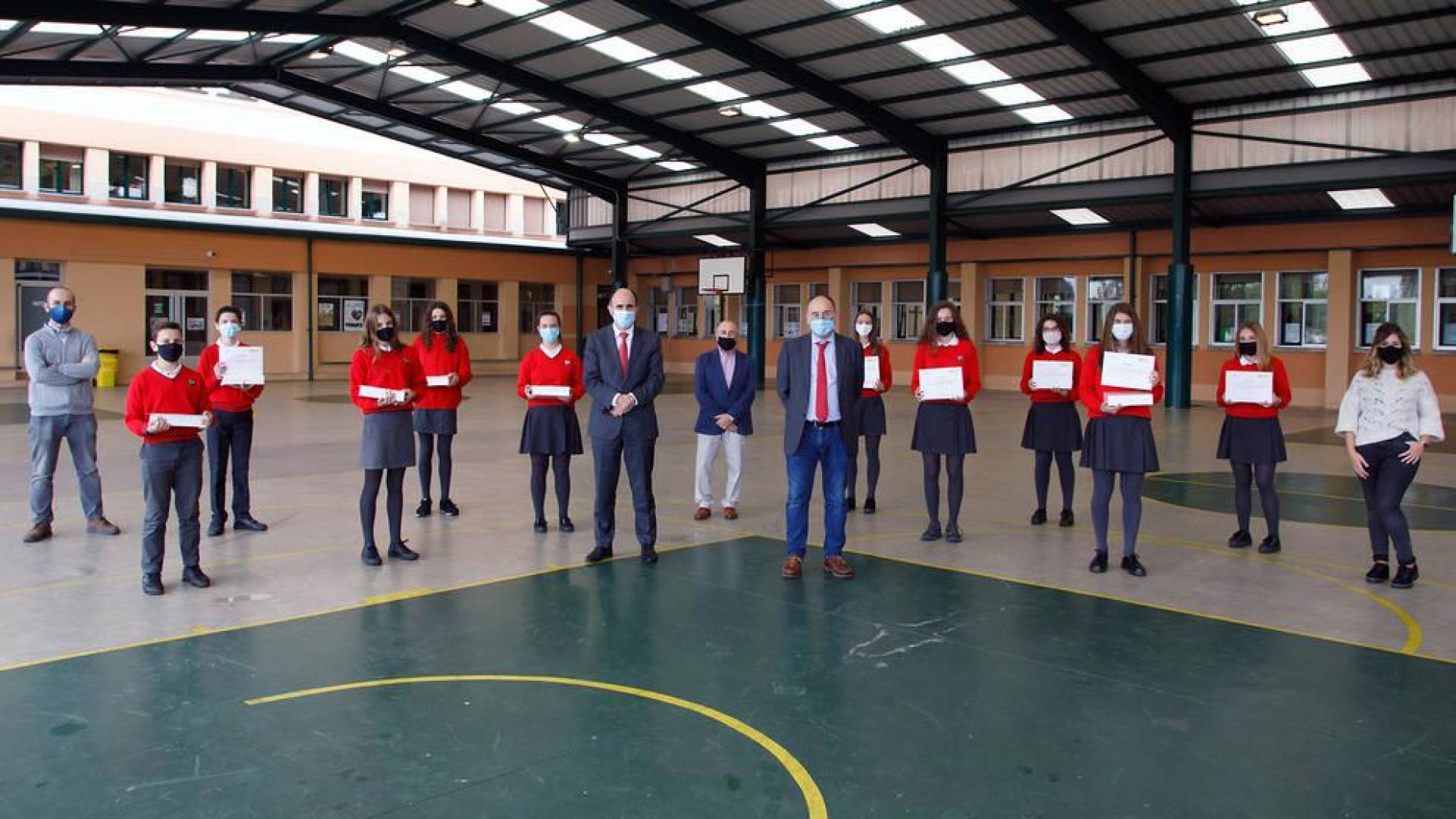 Alumnos del colegio Luis Amigó, ganadores del certamen escolar Consumópolis sobre el consumo responsable