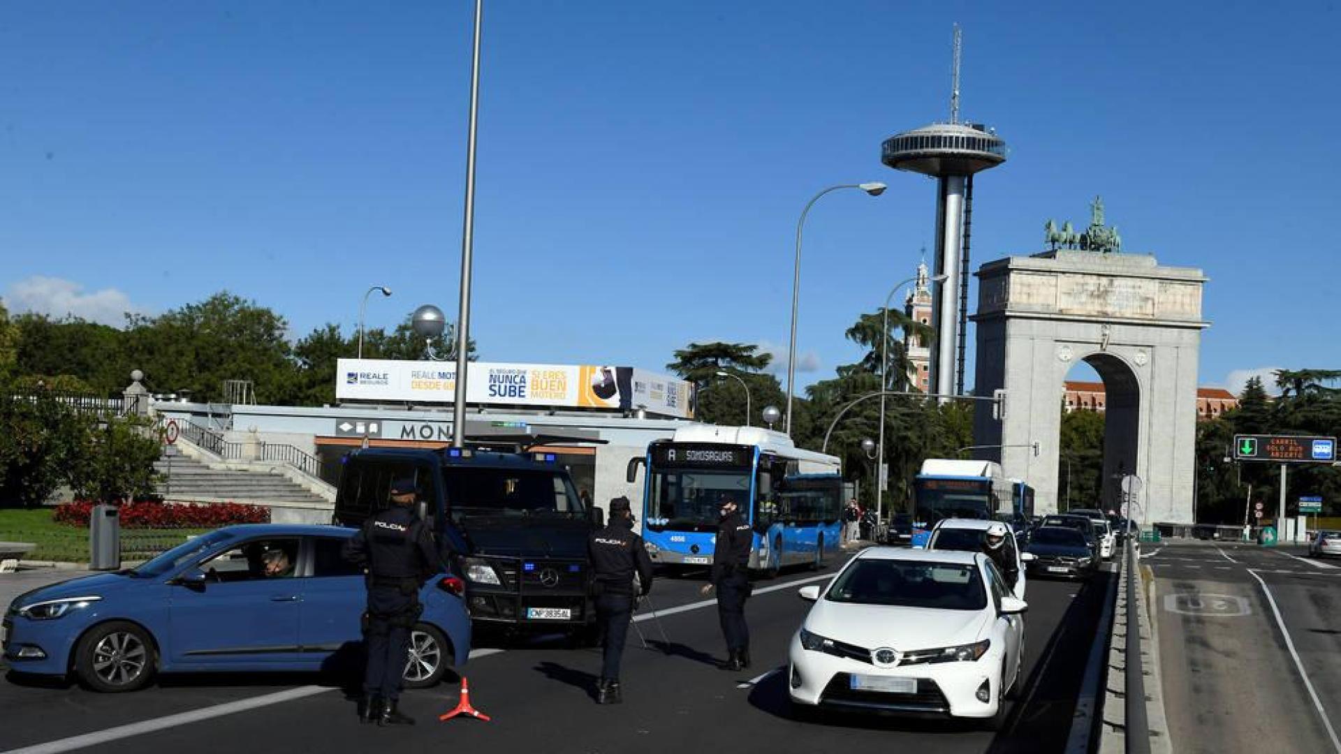 Normalidad con controles aleatorios en el primer día con restricciones en Madrid