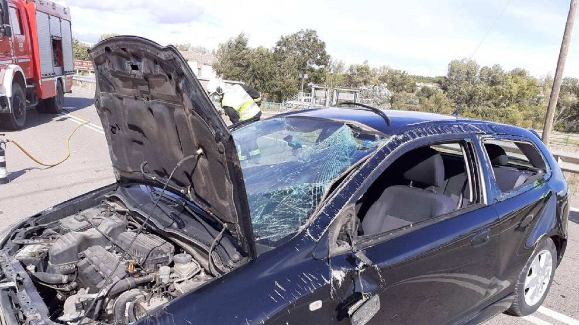 El coche sufrió daños de consideración.