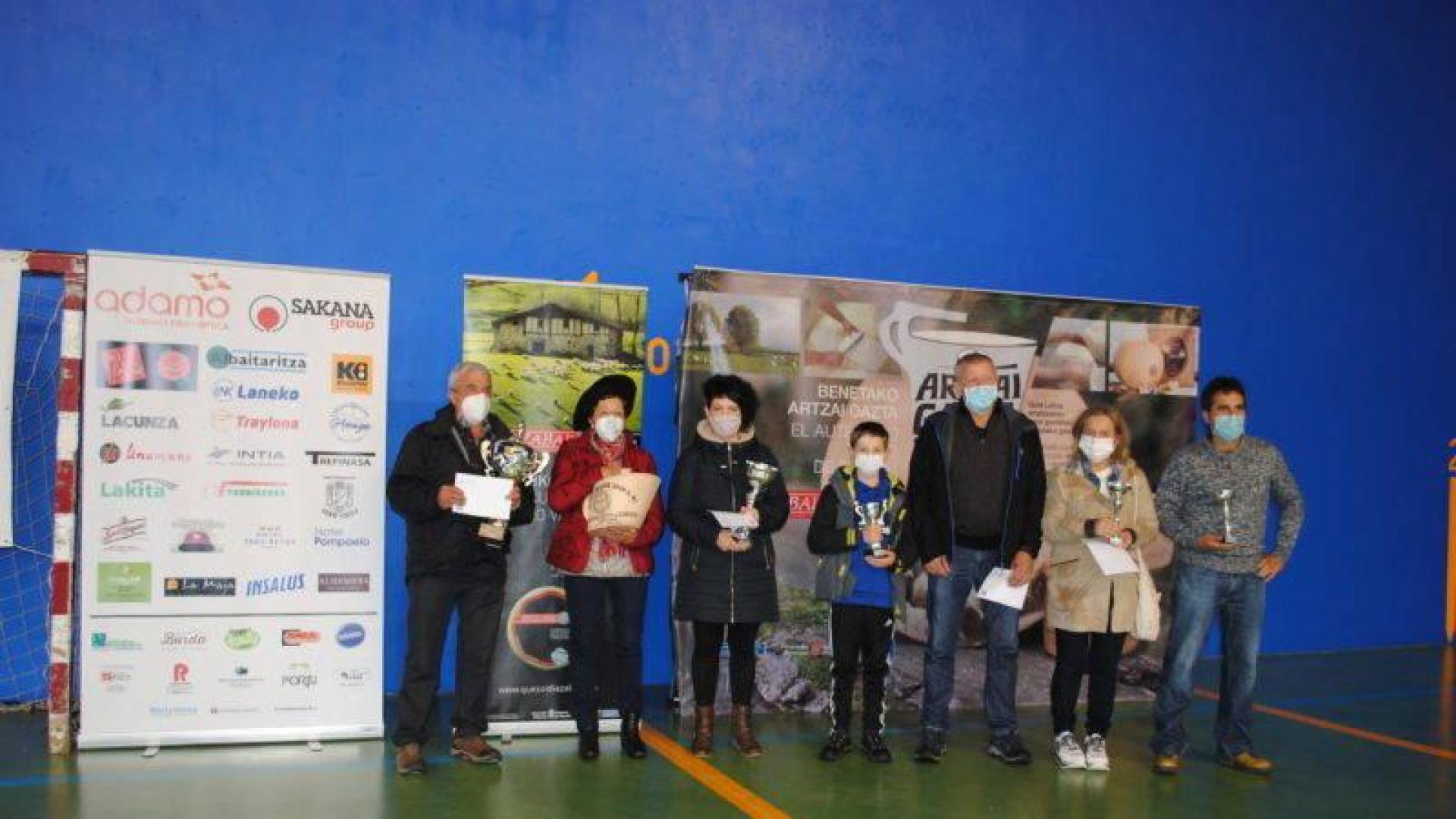 Foto de los galardonados en el concurso de quesos elaborados con leche de oveja latxa de Navarra.