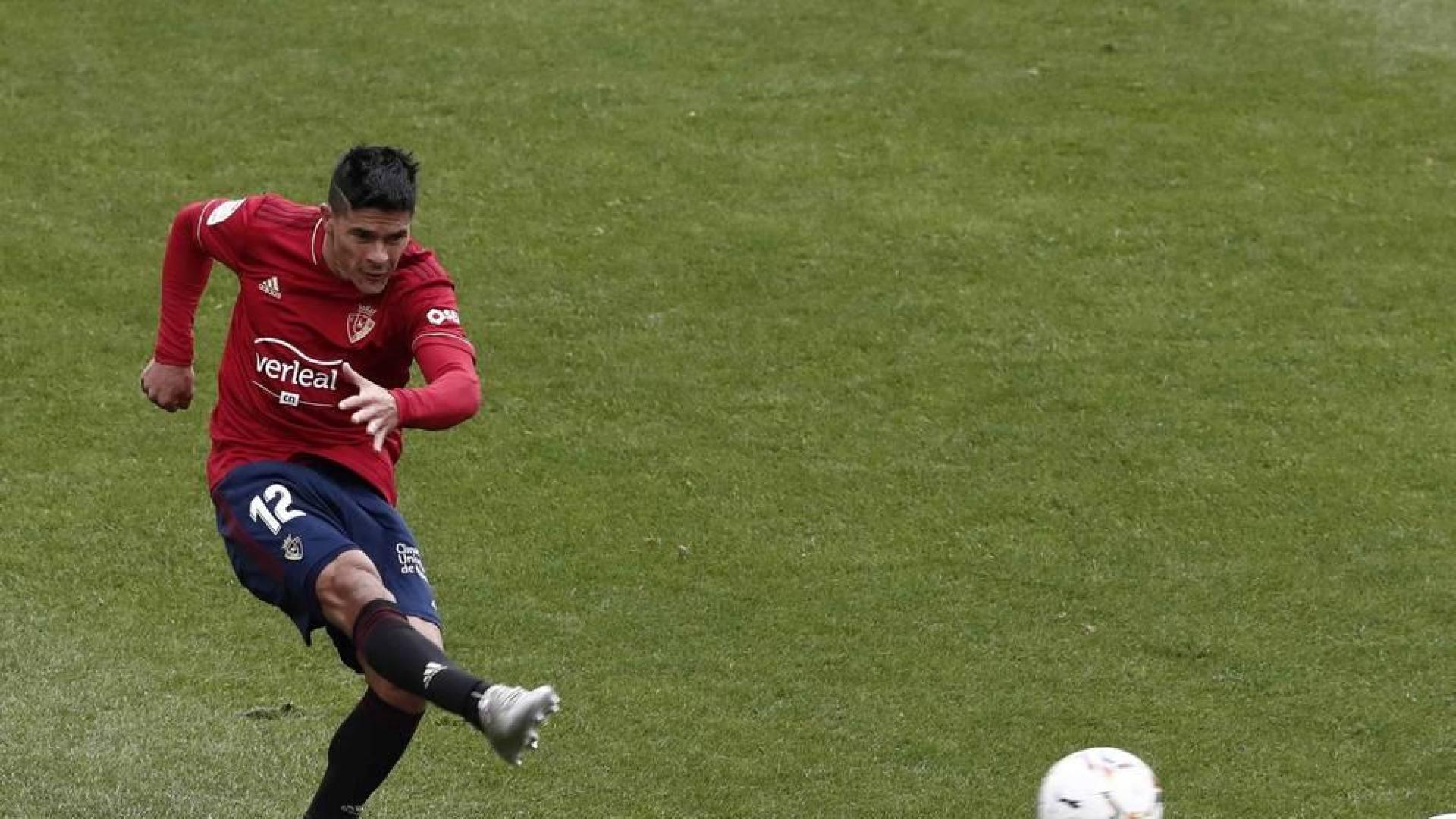Este derechazo de Roncaglia ha batido a Iván Villar en la primera parte.