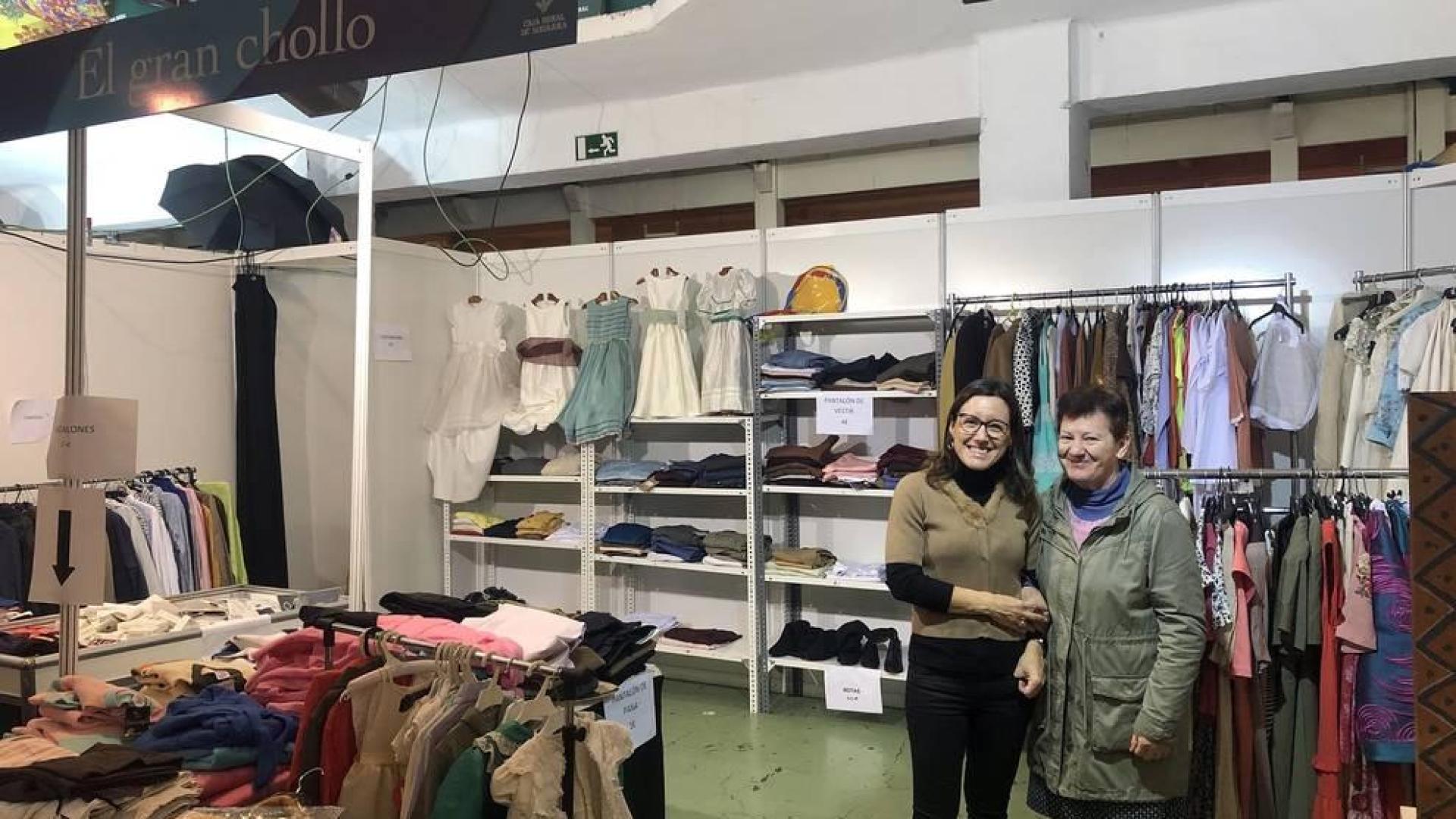 Como cada año la vieja estación de autobuses de Pamplona acoge esta cita solidaria hasta el próximo 10 de noviembre.  Algo más de 200 voluntarios, repartidos en veinte puestos, hacen posible que el evento celebre este año su 25 aniversario.