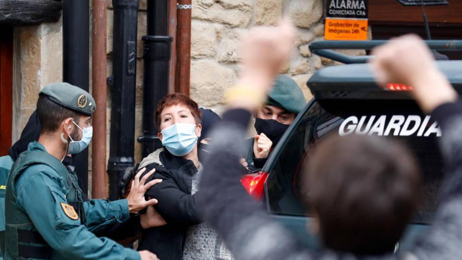 Tres exmiembros de ETA detenidos por un zulo con explosivos hallado hace un año