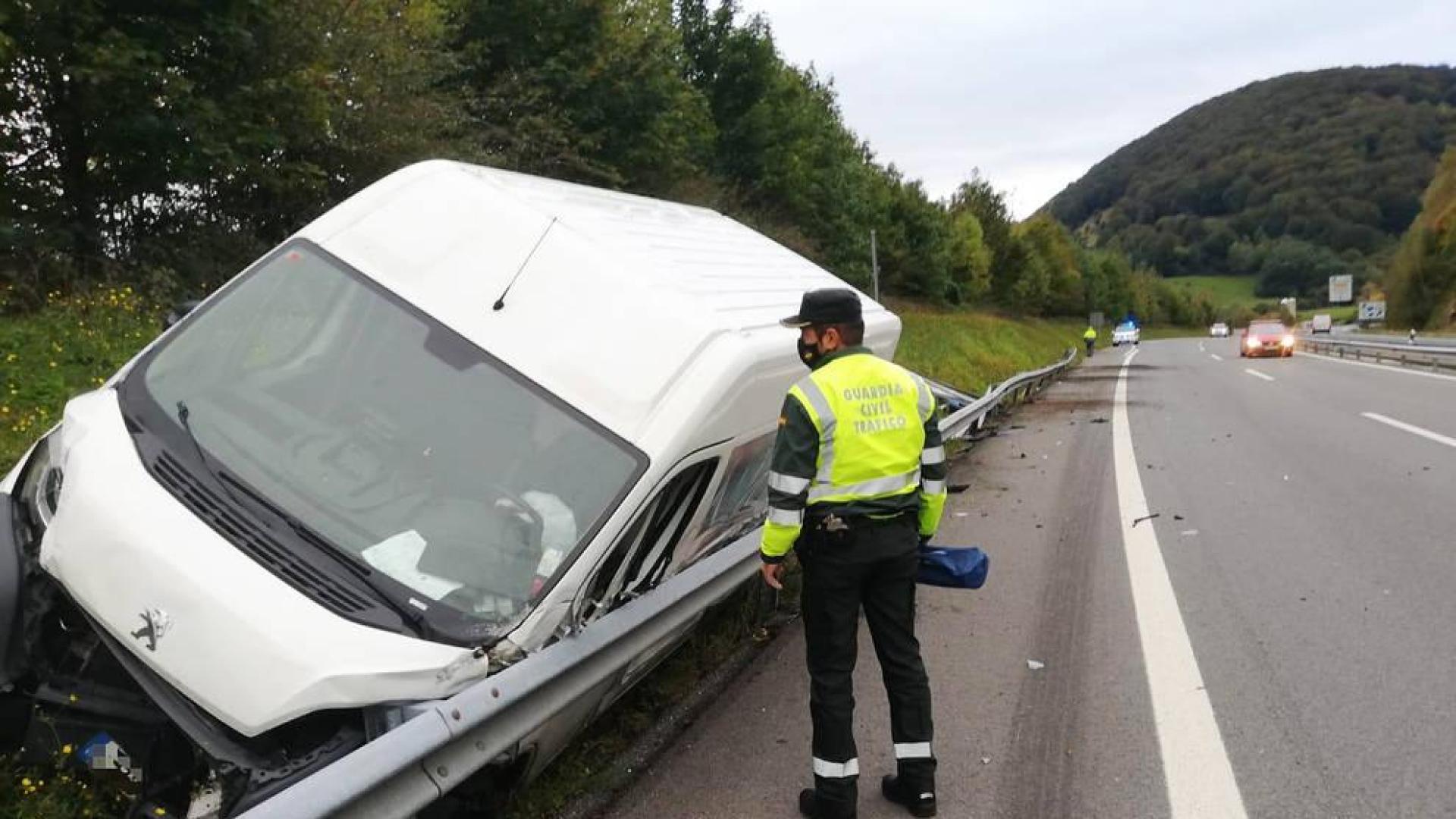 Herido leve tras sufrir un salida de vía en la A-15 en Gorriti