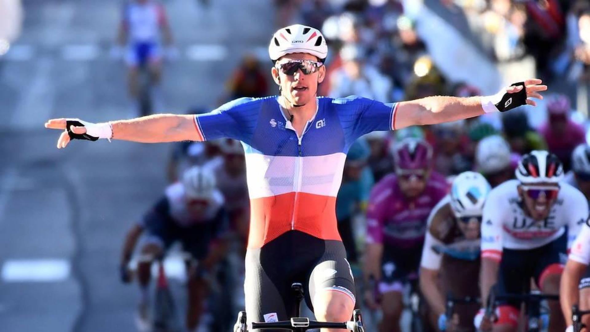 Démare es la estrella del esprint y Almeida sigue la vida en rosa